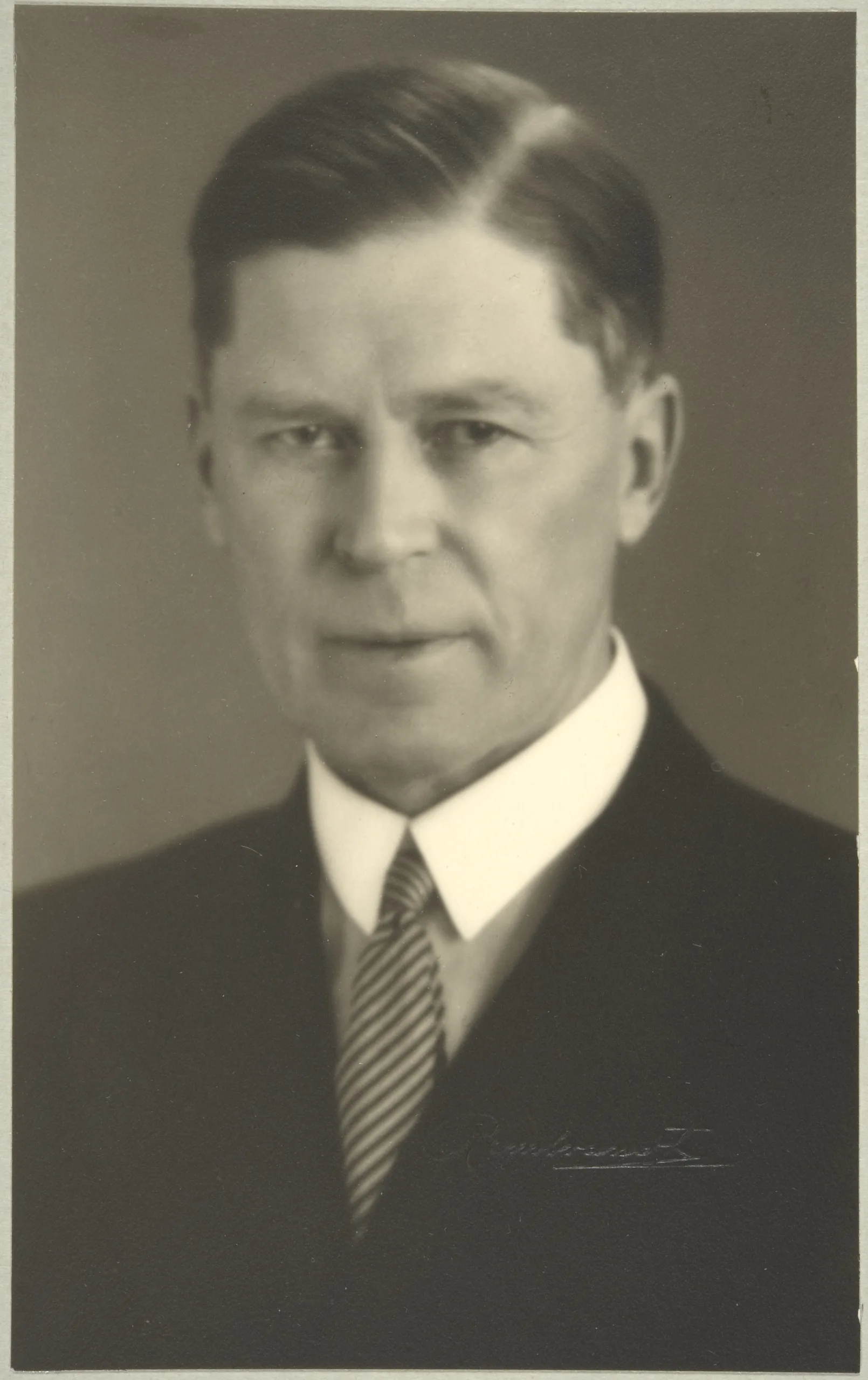 Porträt von Eero Mäkinen (1886–1953) – Gedenkseite