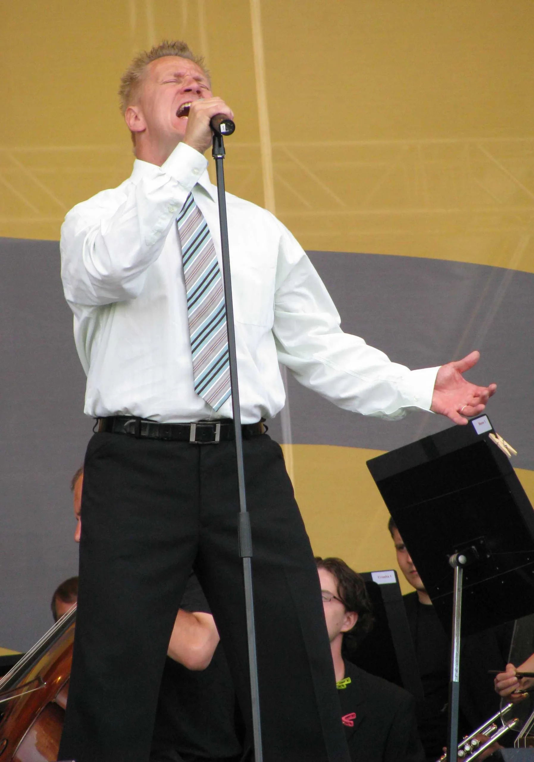 Olli Lindholm