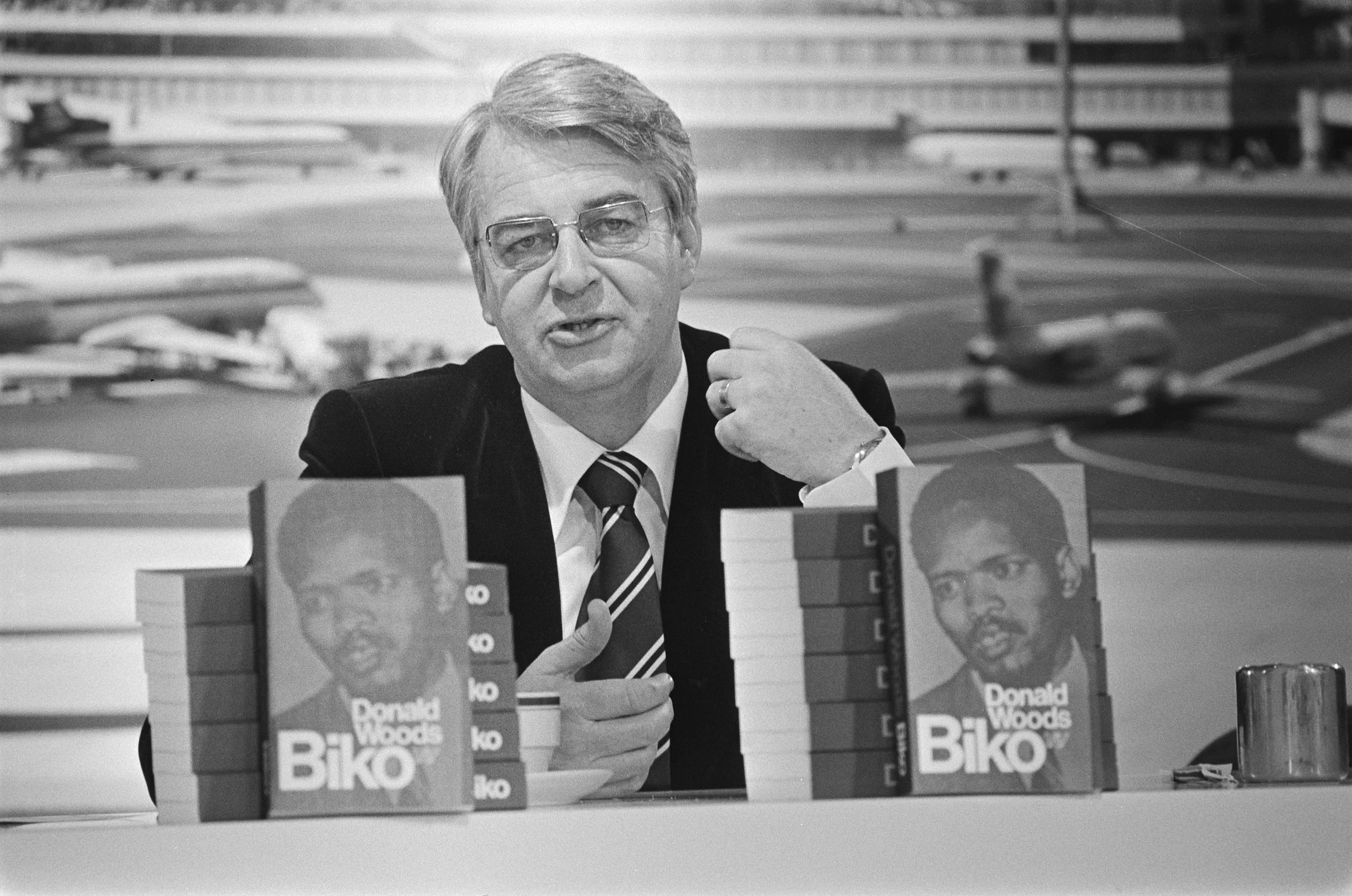 Portrait of Donald Woods (1933–2001) – memorial page