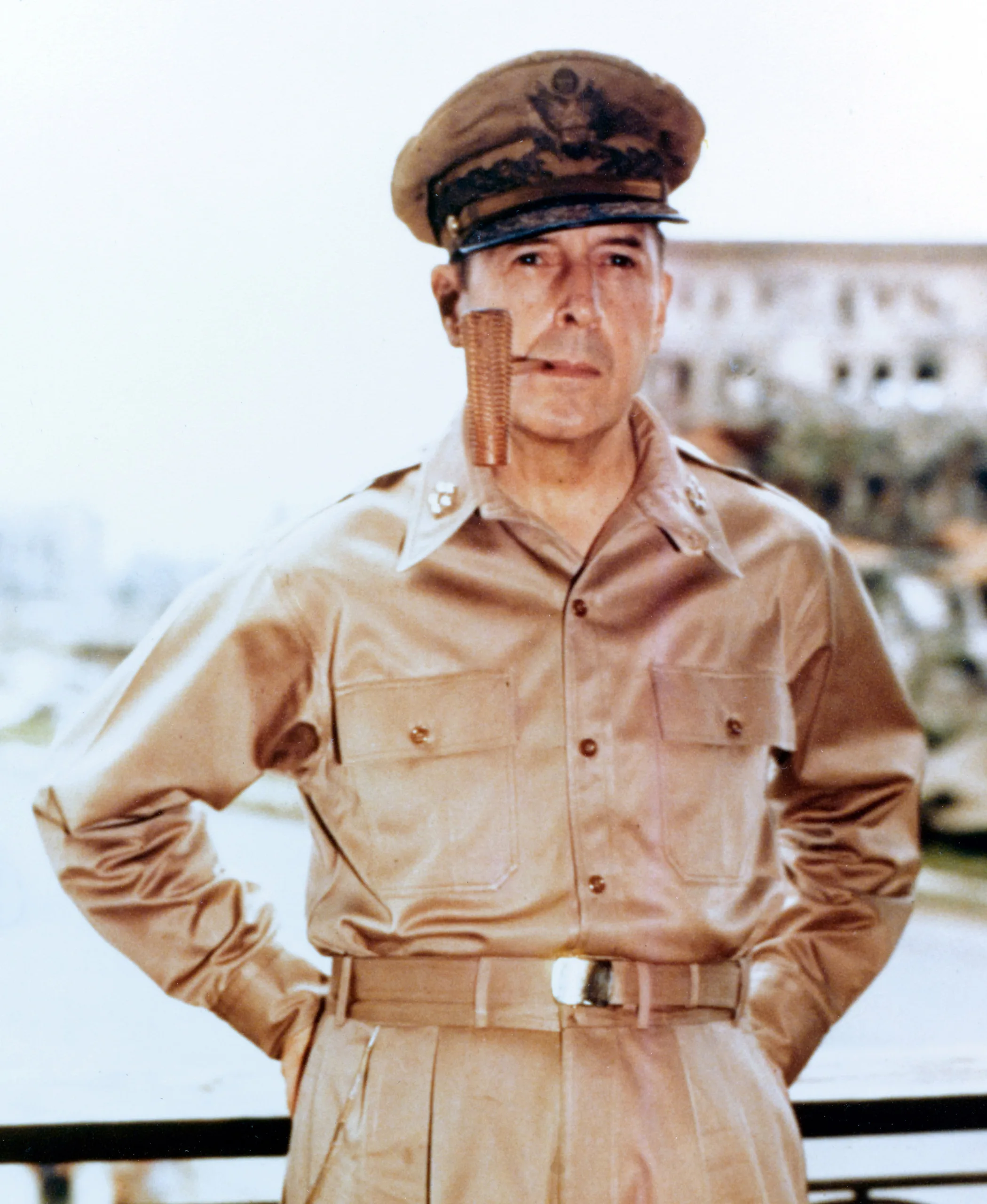 Porträt von Douglas MacArthur (1880–1964) – Gedenkseite