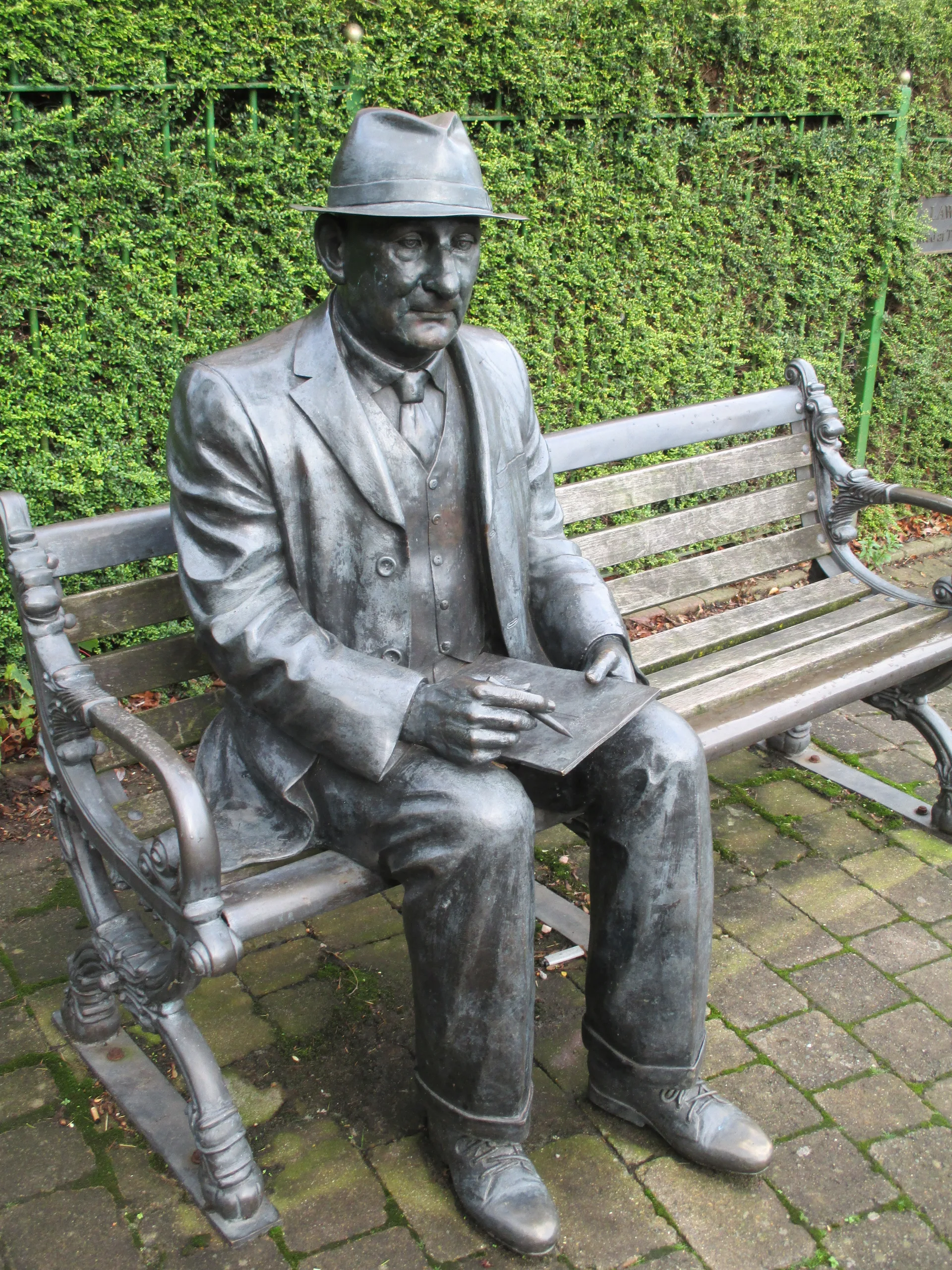 Portrait of Lawrence Stephen Lowry (1887–1976) – memorial page