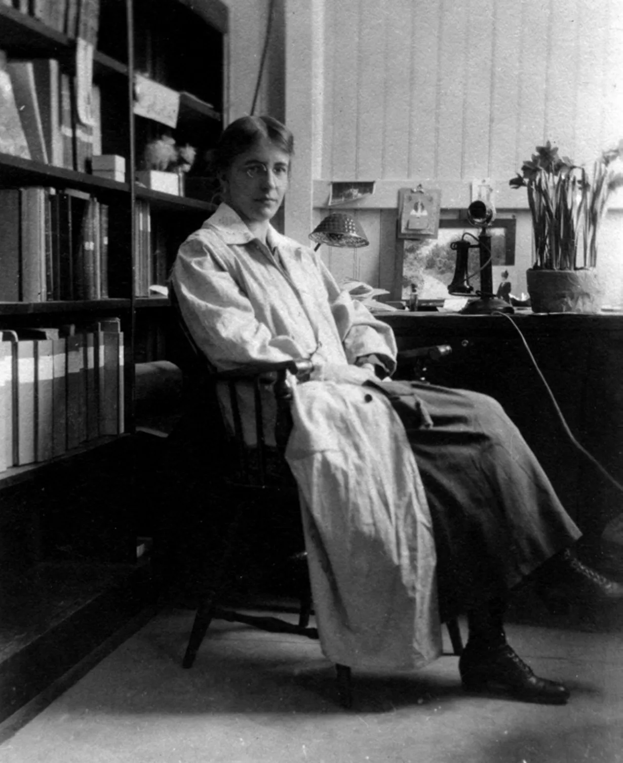 Portrait of Mina L. Winslow (1890–1982) – memorial page
