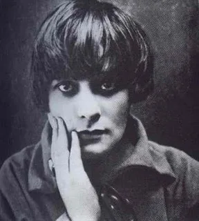 Portrait of Fernande Barrey (1893–1974) – memorial page