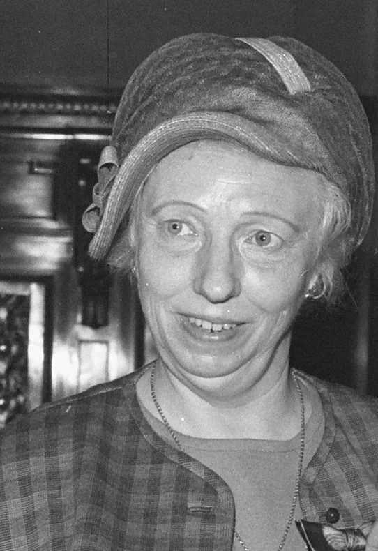 Portrait of Nancy Zeelenberg (1903–1986) – memorial page