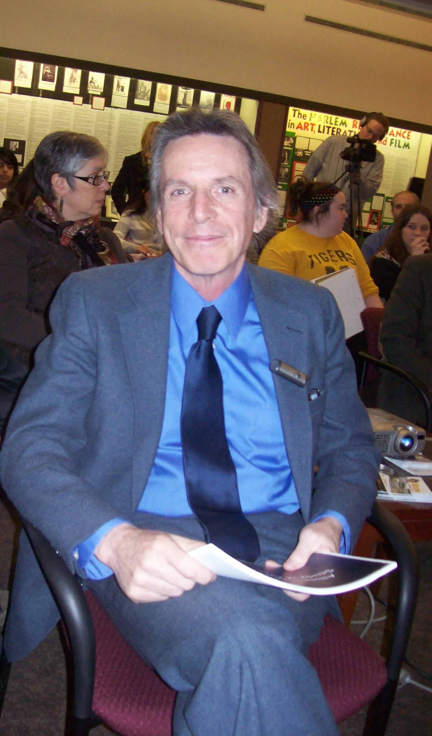 Porträt von John Miles Foley (1947–2012) – Gedenkseite