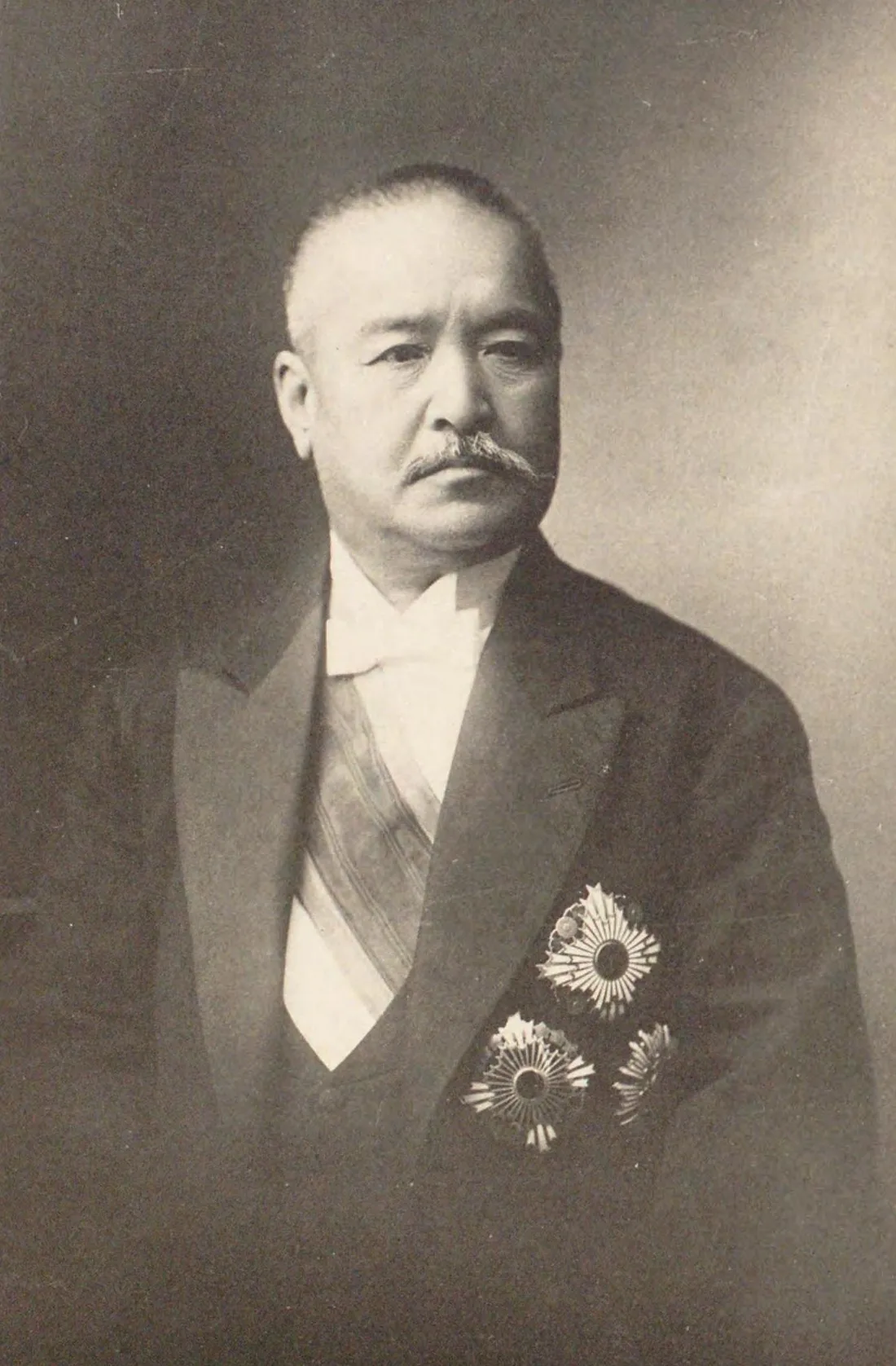 Porträt von Katsura Tarō (1848–1913) – Gedenkseite