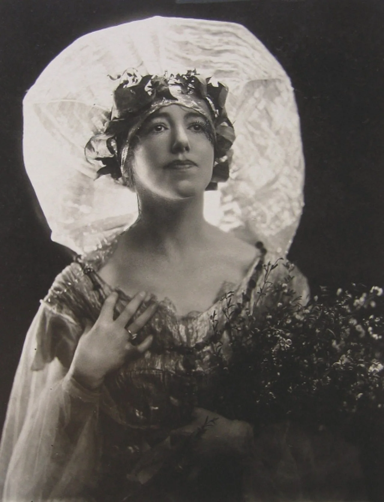 Portrait of Hilda Rix Nicholas (1884–1961) – memorial page