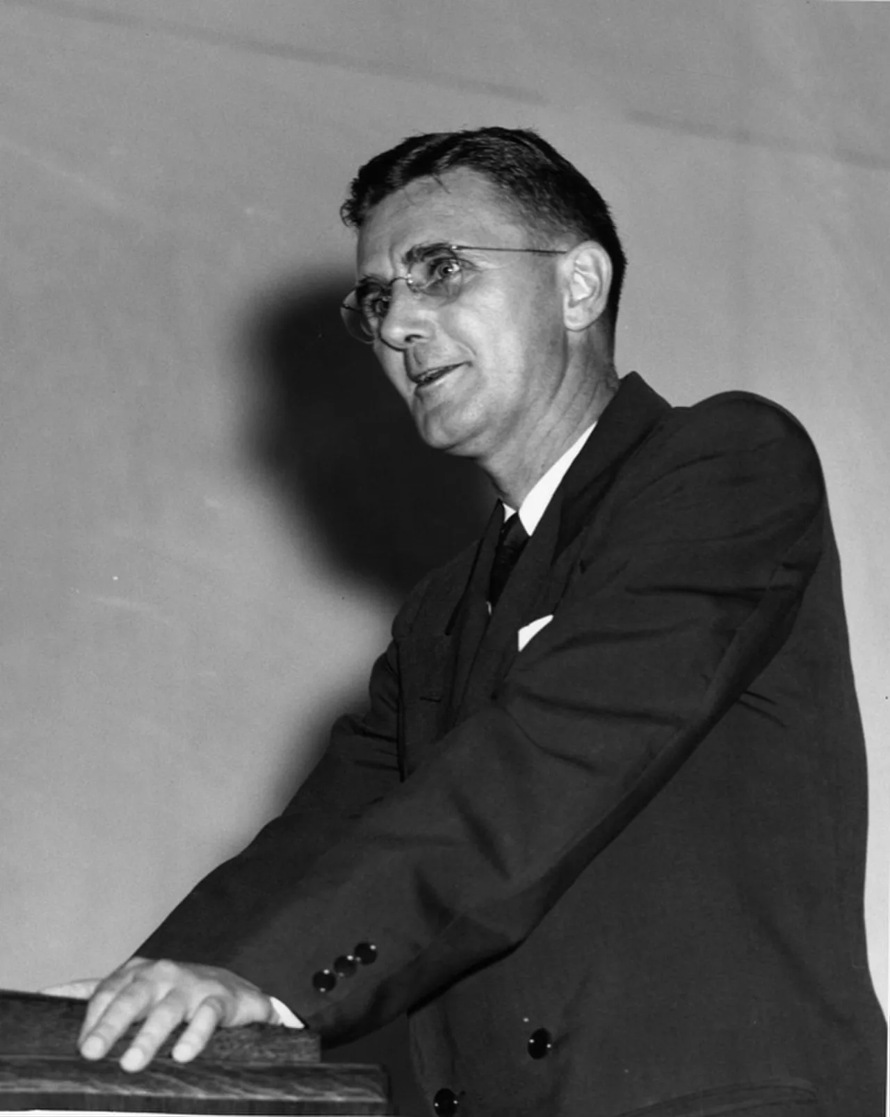 Portrait of J. Wayne Reitz (1908–1993) – memorial page