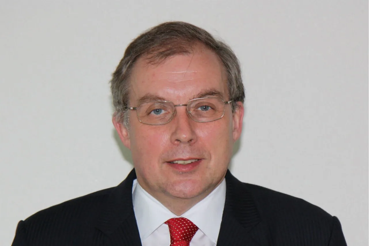 Portrait of Simon Featherstone (1958–2014) – memorial page