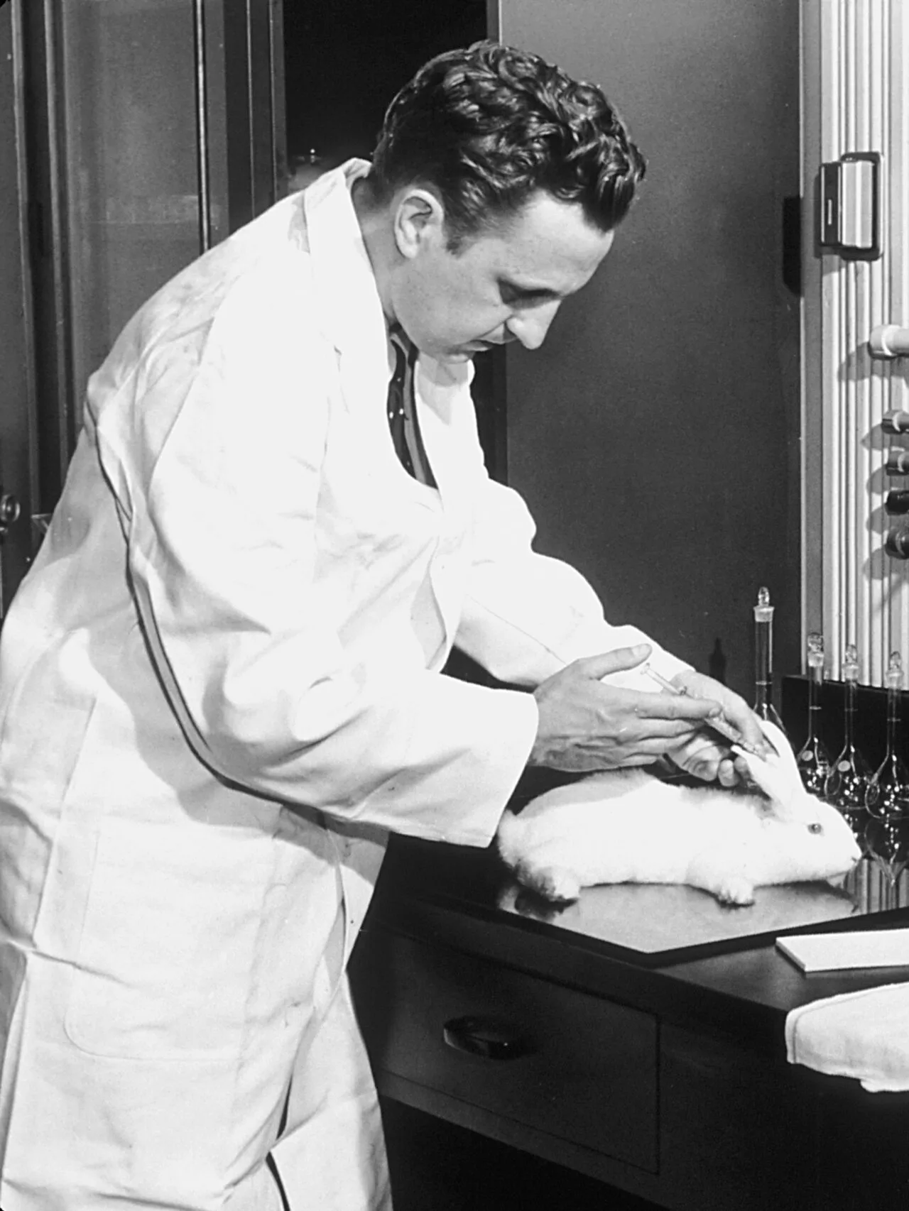 Portrait of Howard E. Skipper (1915–2006) – memorial page