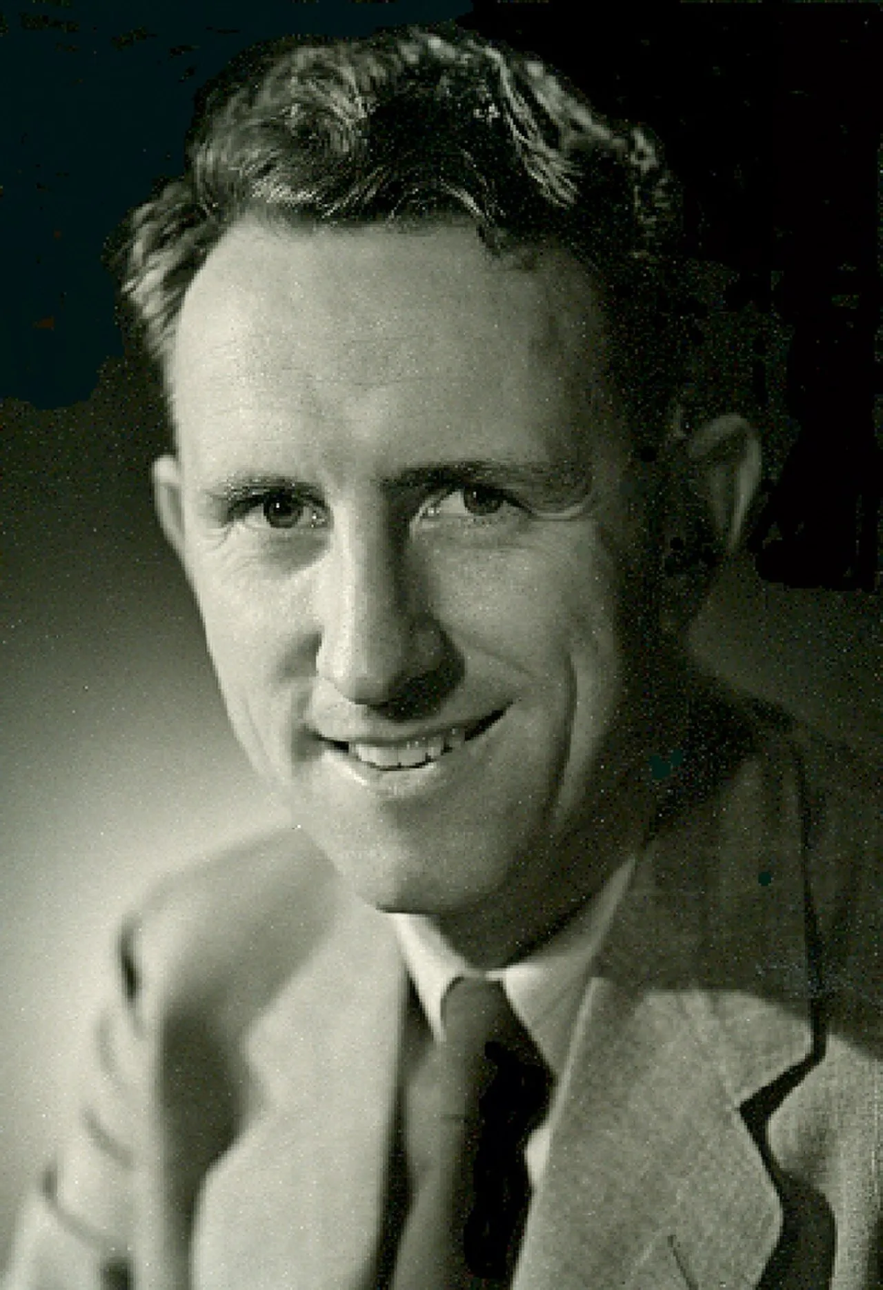 Portrait of Hugh De Lacy (1910–1986) – memorial page