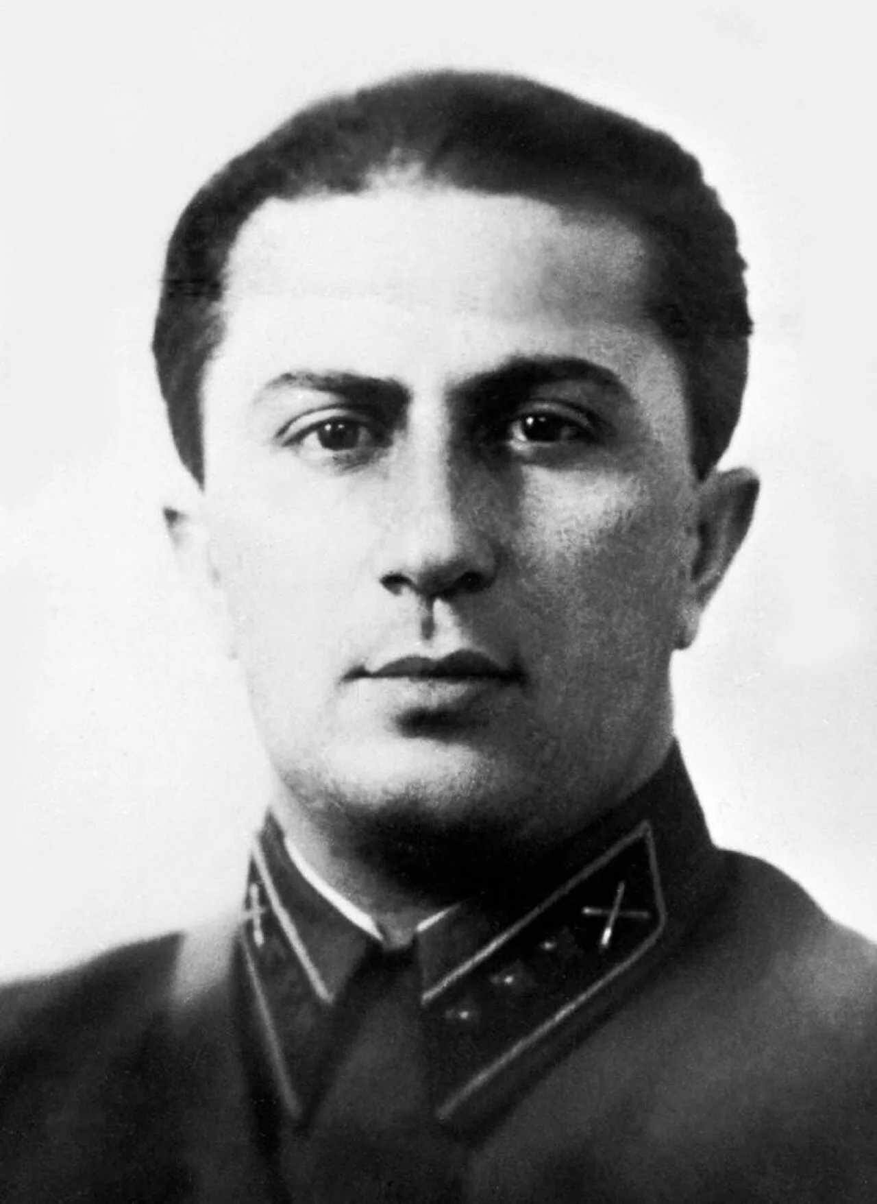 Porträt von Jakow Dschugaschwili (1907–1943) – Gedenkseite