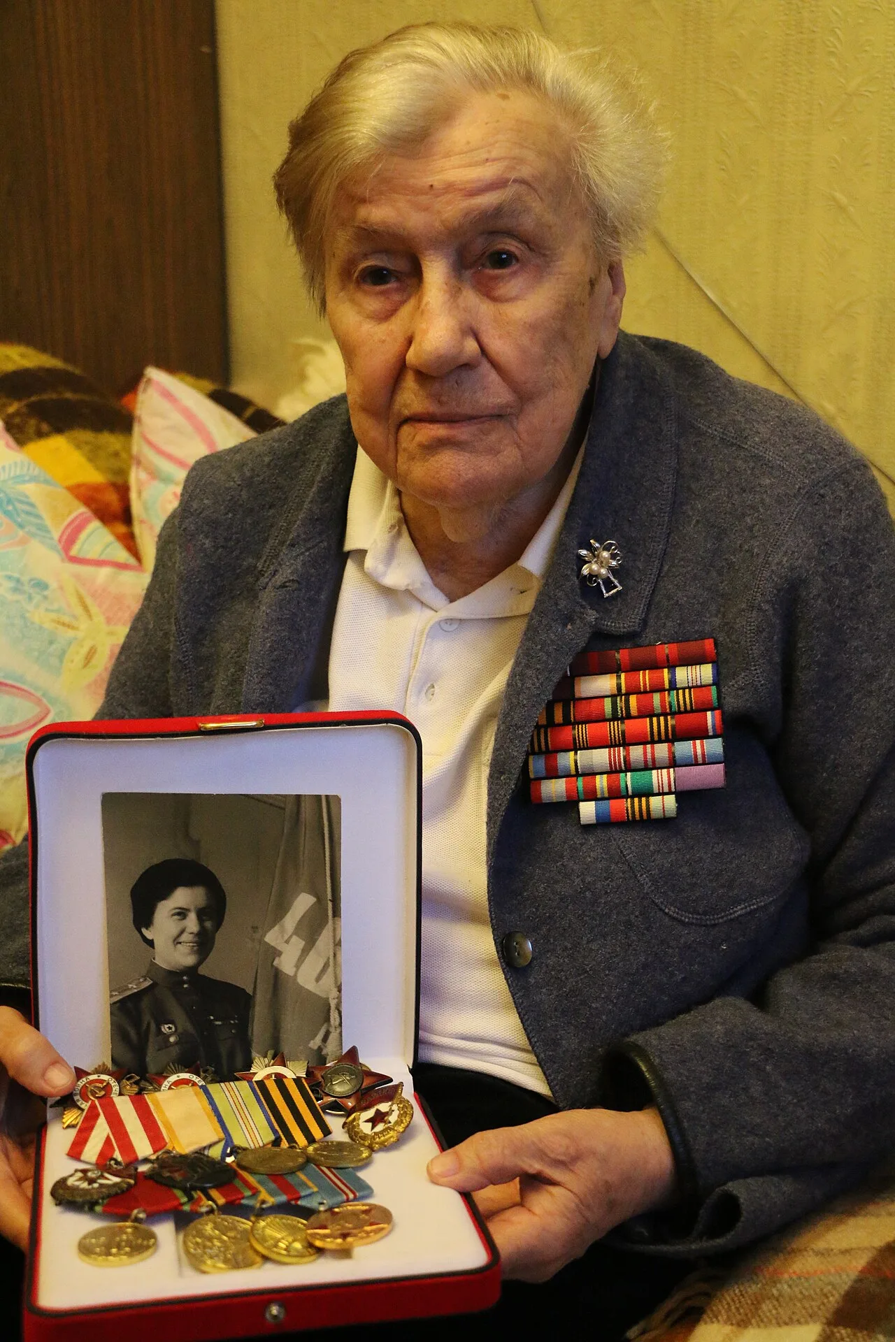 Porträt von Irina Wjatscheslawowna Rakobolskaja (1919–2016) – Gedenkseite