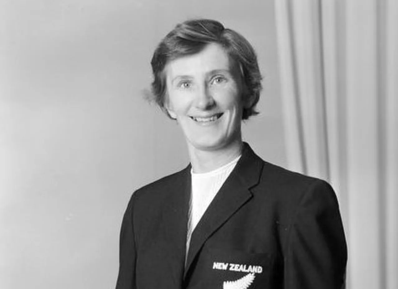 Portrait of Betty Maker (1925–2004) – memorial page