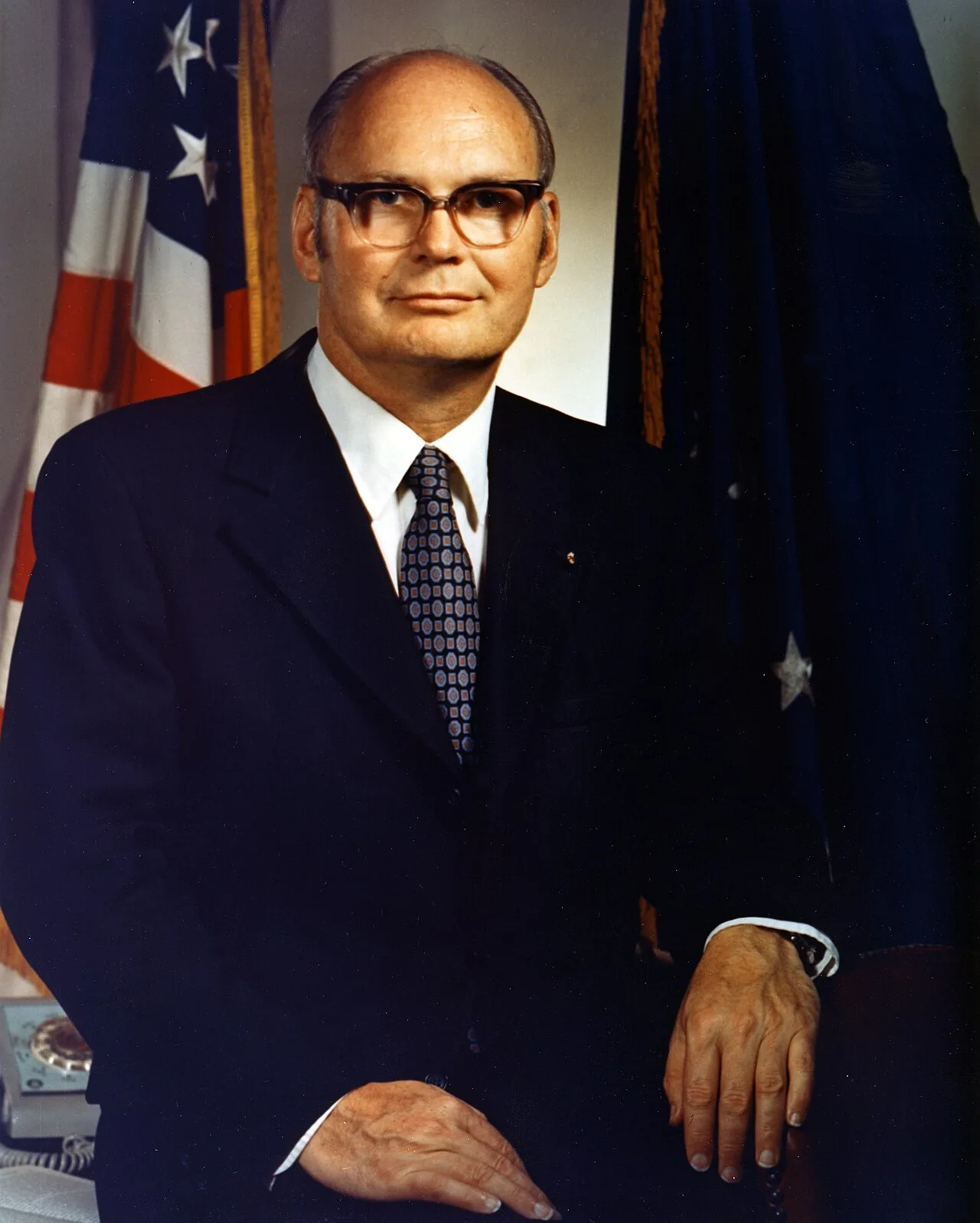 Porträt von John L. McLucas (1920–2002) – Gedenkseite