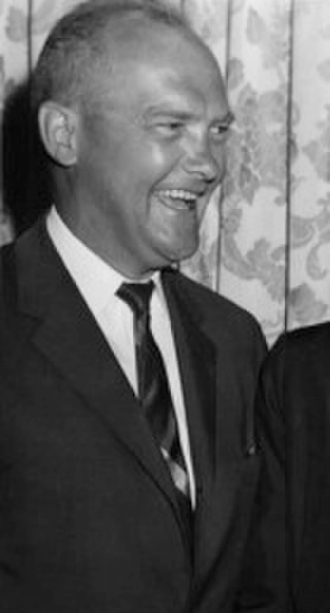 Portrait of Norman A. Erbe (1919–2000) – memorial page