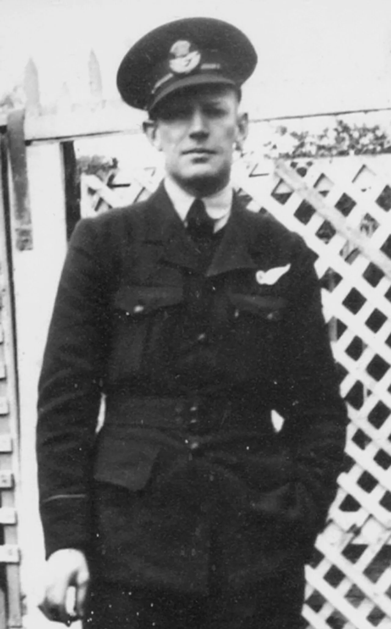 Portrait of Bert Peters (1908–1944) – memorial page