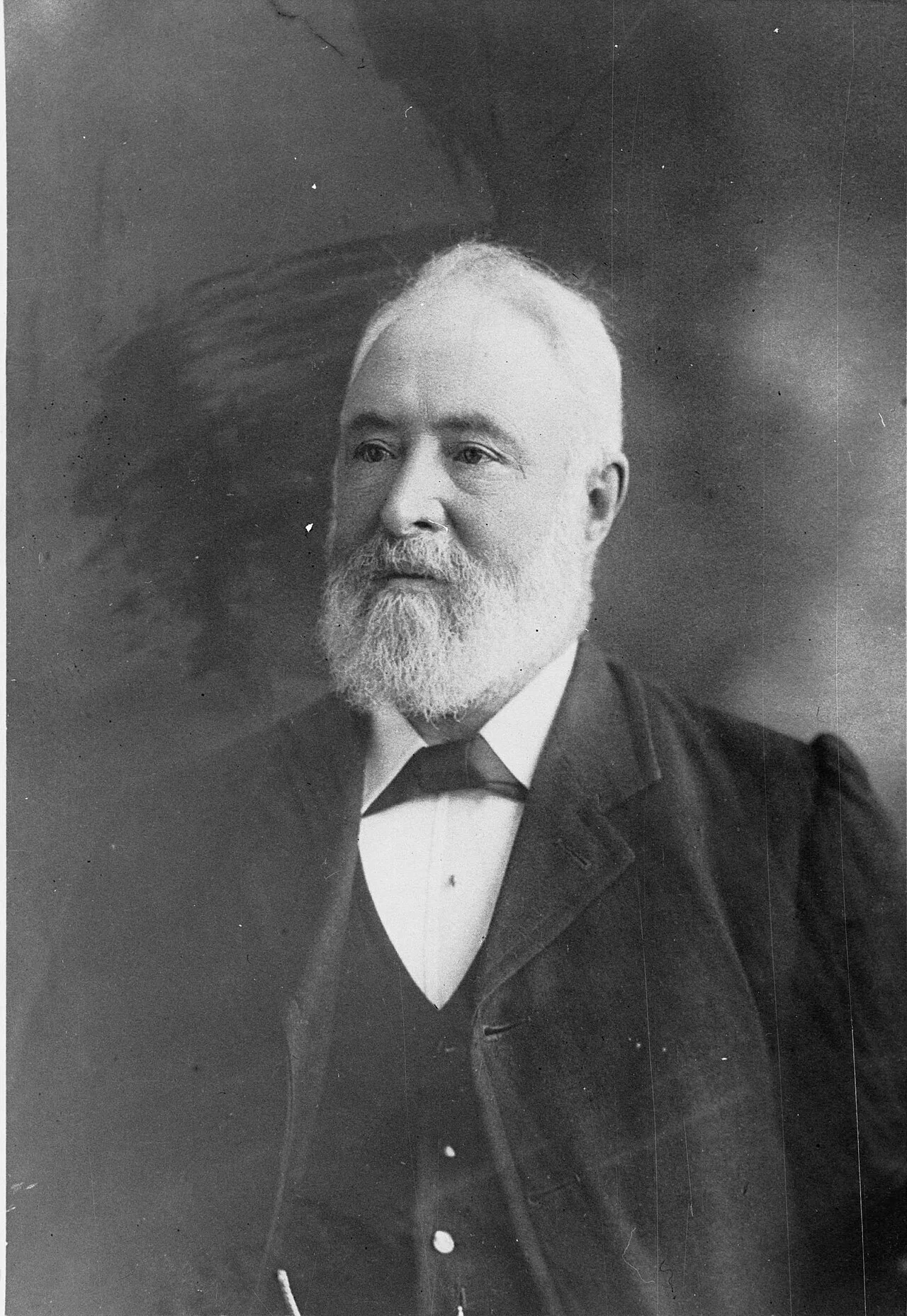 Portrait of Hugo Carl Emil Muecke (1842–1929) – memorial page