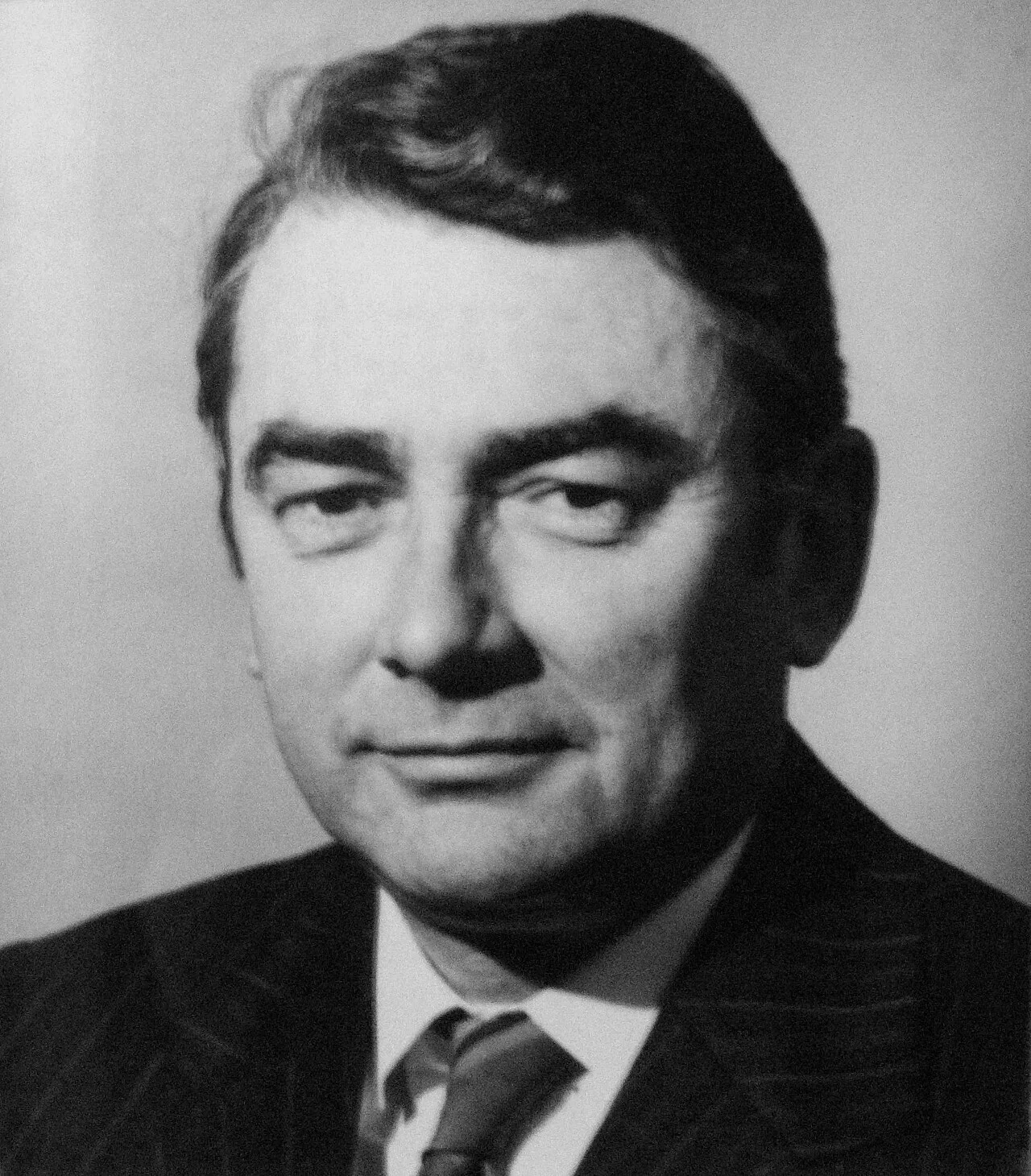 Portrait of Harry How (1919–2001) – memorial page