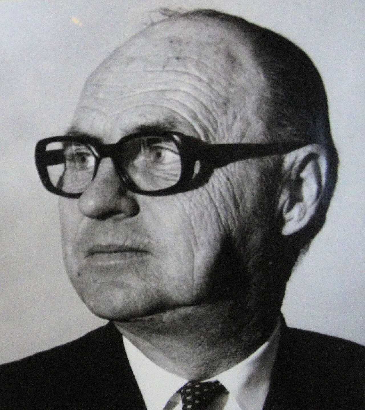 Portrait of Robert D. Lindsay (1919–1999) – memorial page