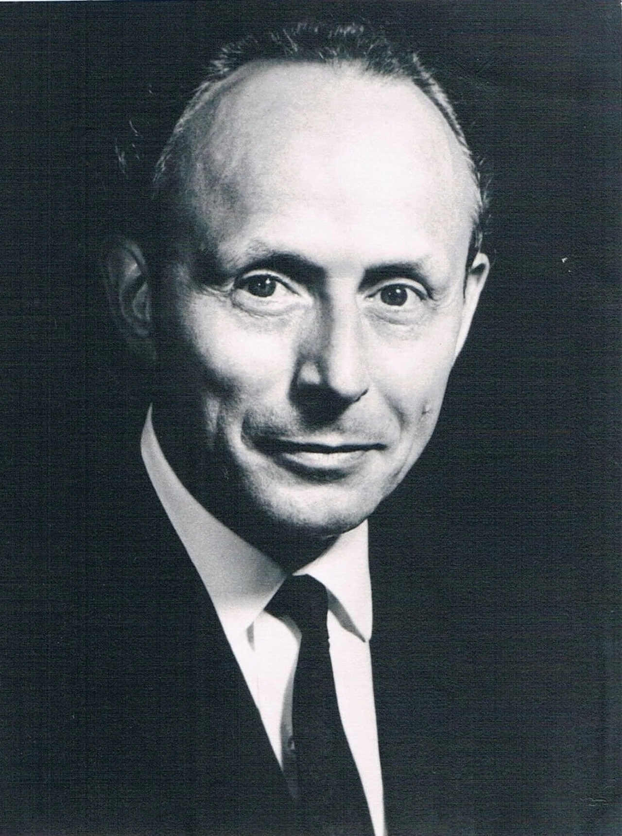 Portrait of Martin J. Hillenbrand (1915–2005) – memorial page