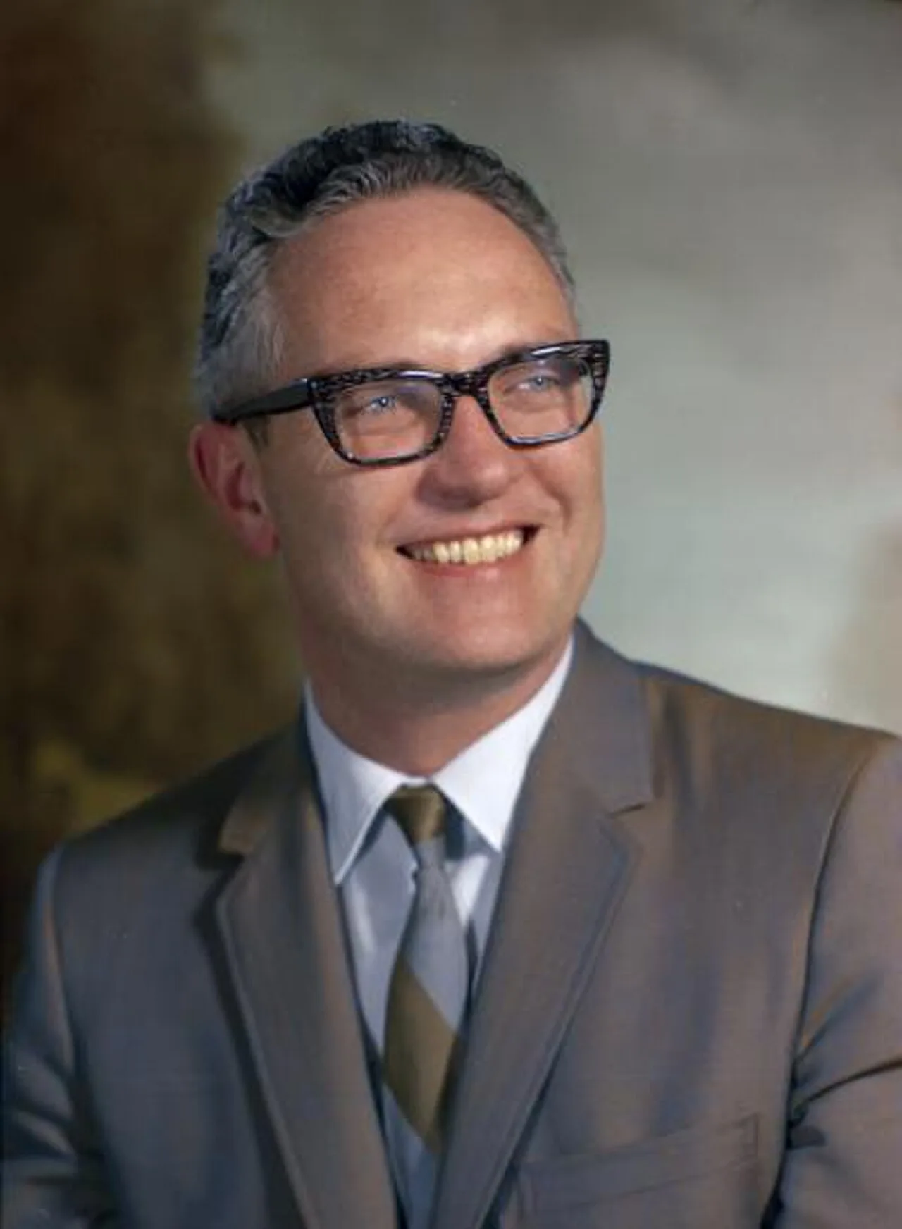 Portrait of John S. Murray (1925–2007) – memorial page