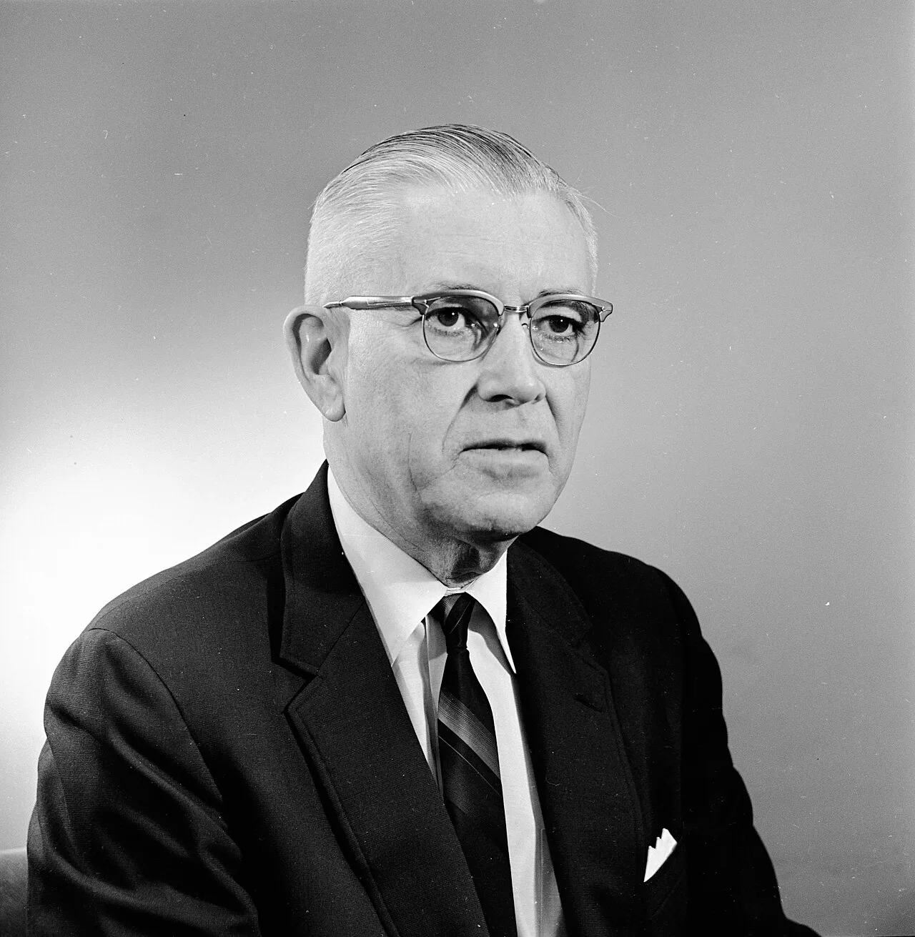 Portrait of Robert P. Briggs (1903–1998) – memorial page