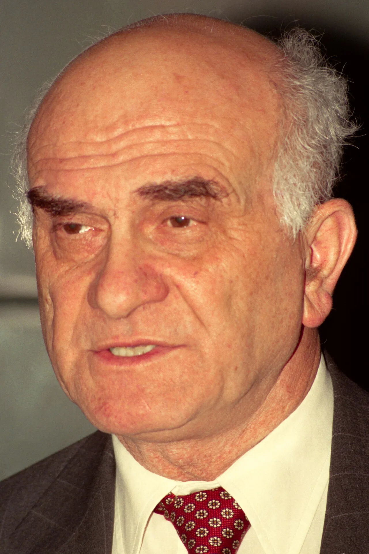 Porträt von Yevgeni Yasin (1934–2023) – Gedenkseite