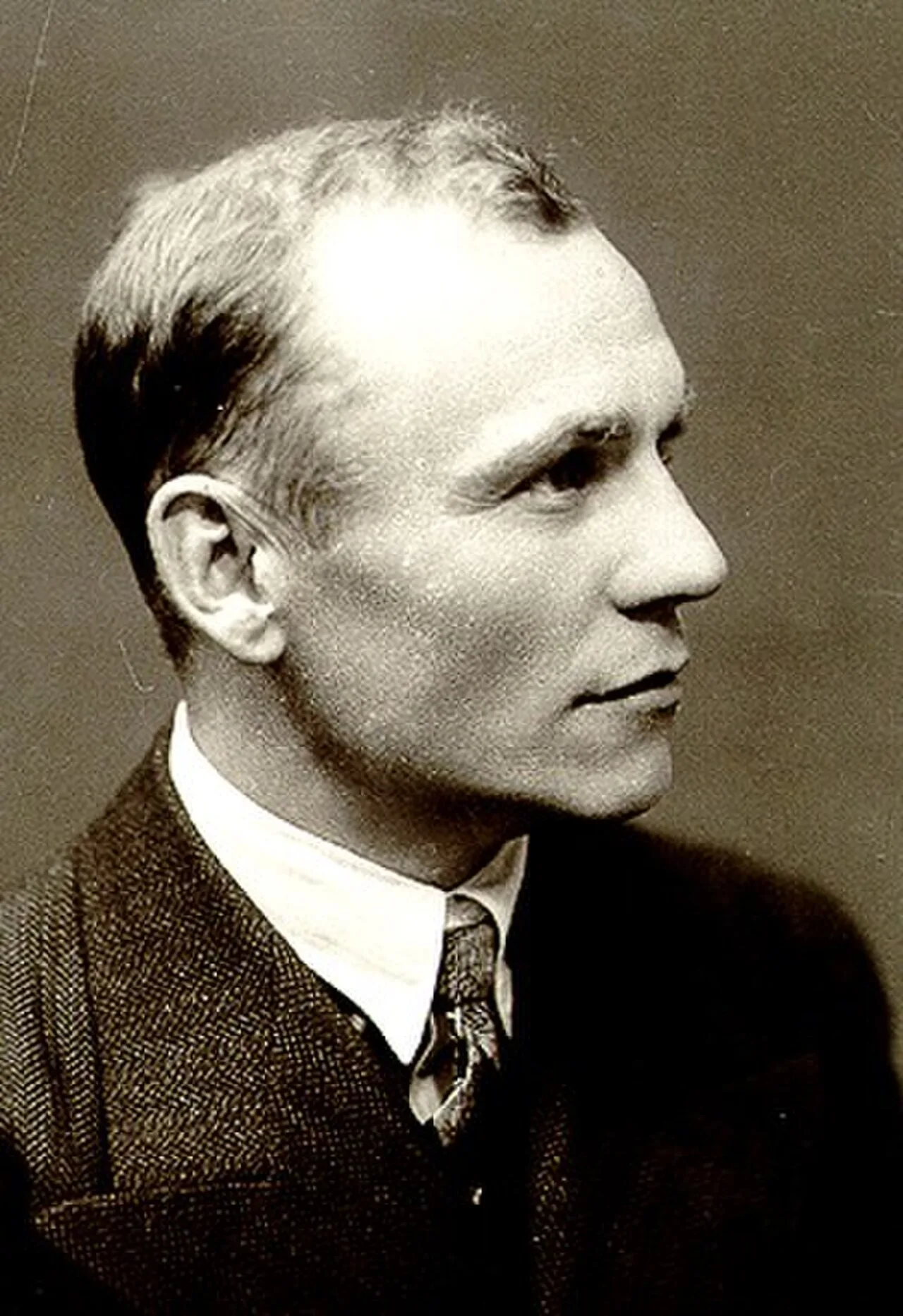 Portrait of Albert Kivikas (1898–1978) – memorial page