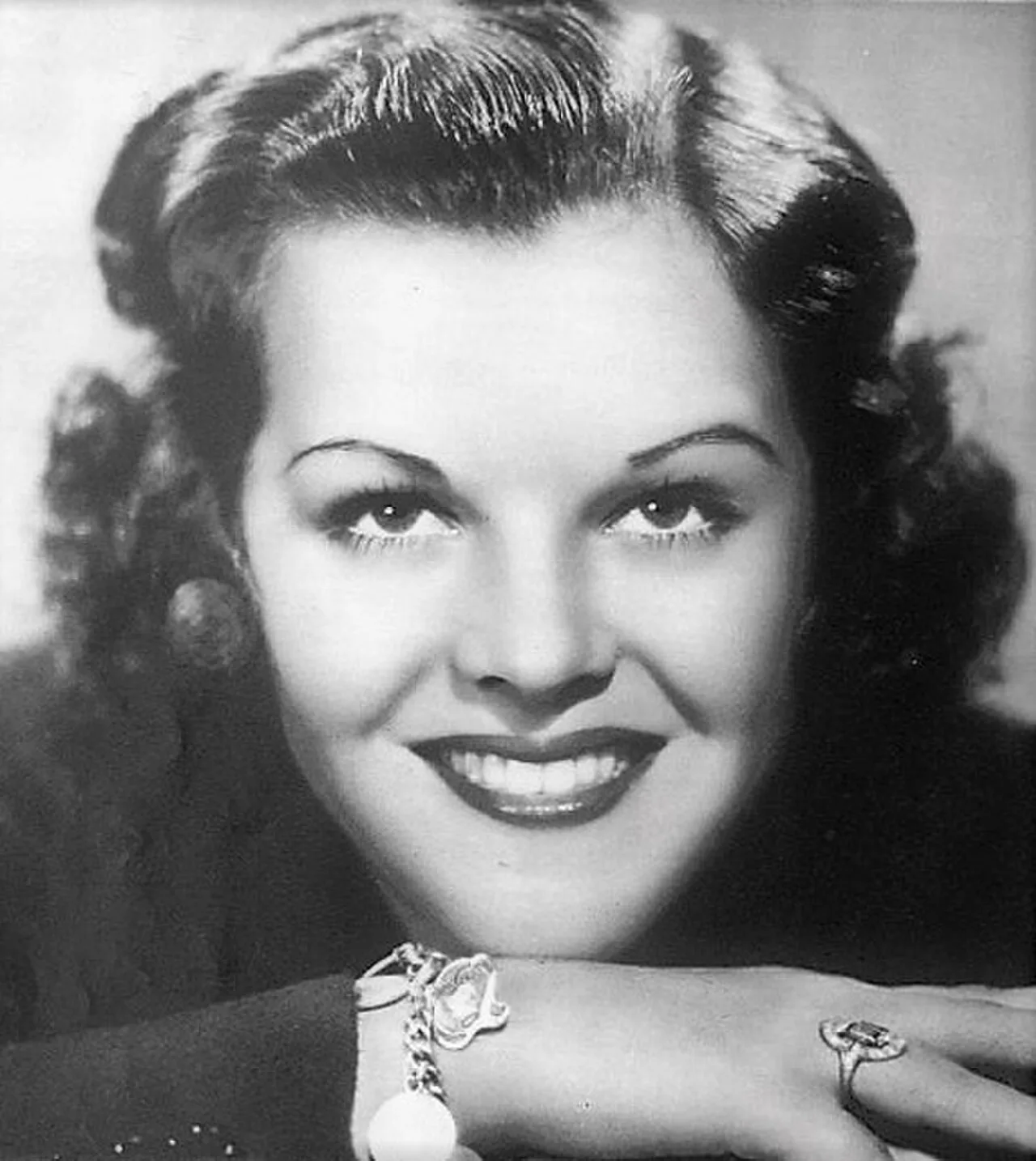 Portrait of Dixie Dunbar (1919–1991) – memorial page