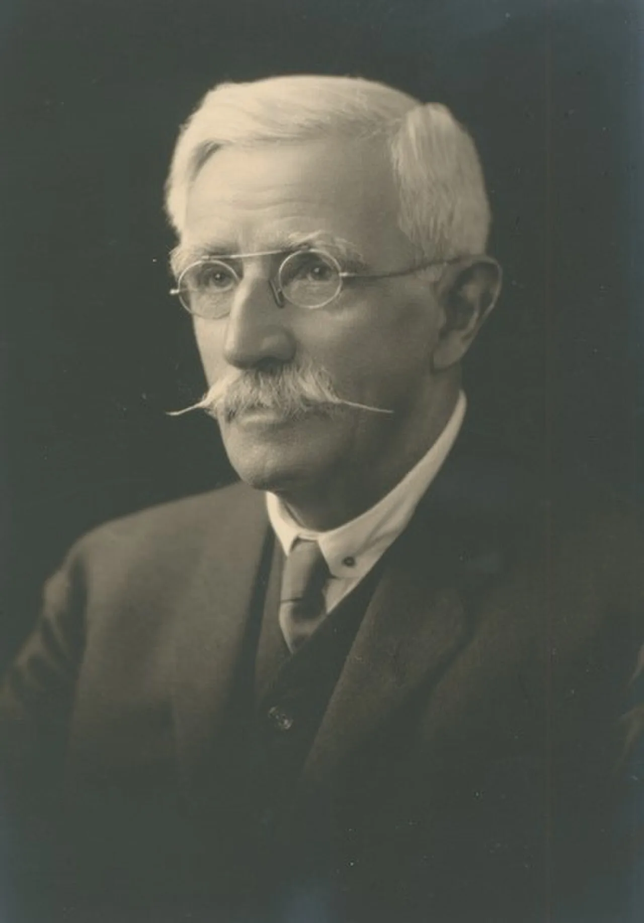 Porträt von Edward Hawker (1850–1940) – Gedenkseite