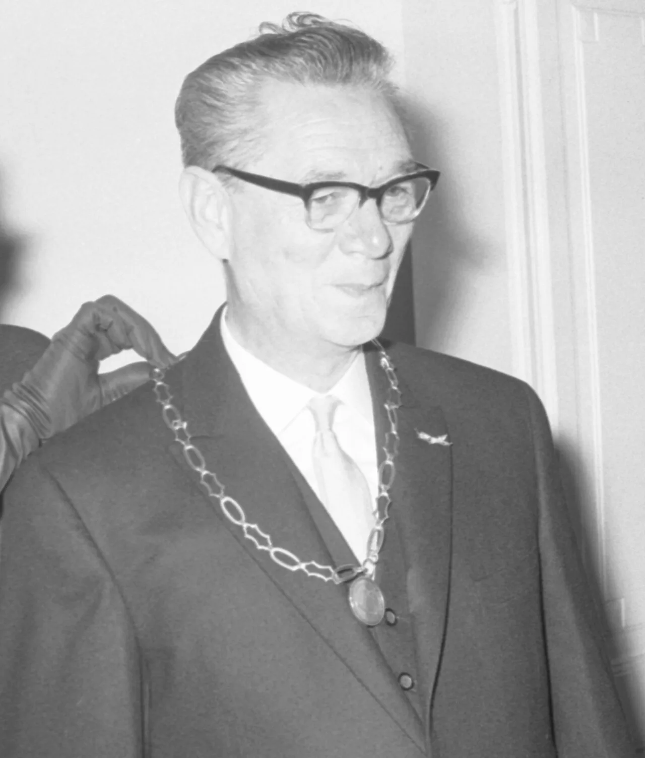 Portrait of H. van Es (1906–1979) – memorial page