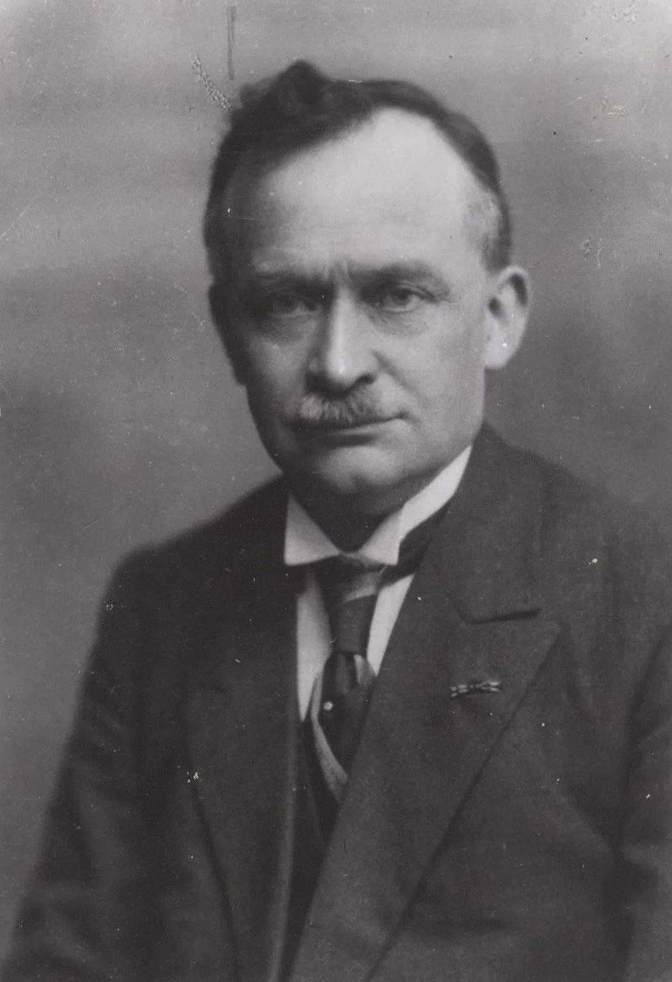 Portrait of Johannes Douwes (1866–1960) – memorial page
