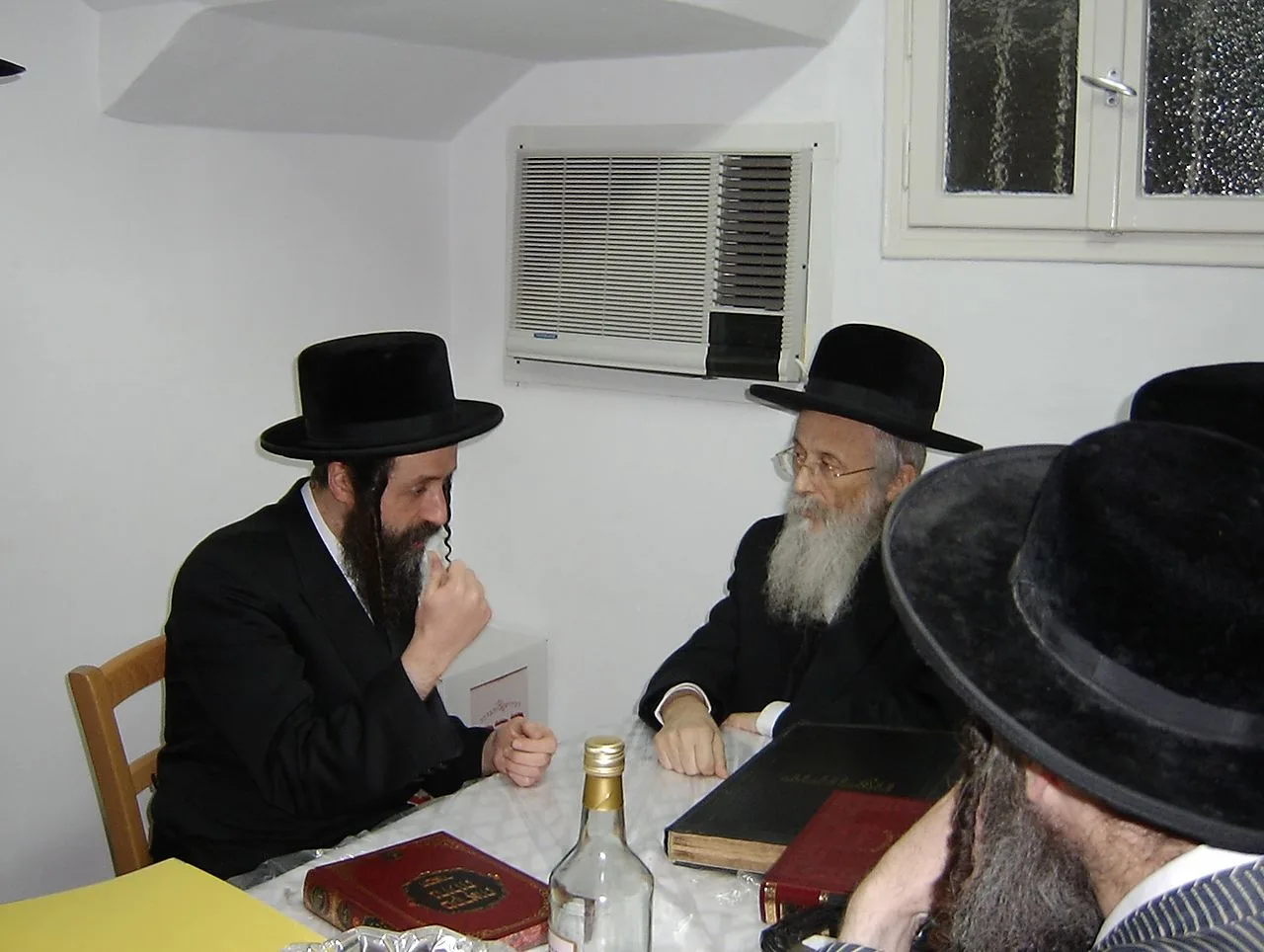 Yitzchok Tuvia Weiss