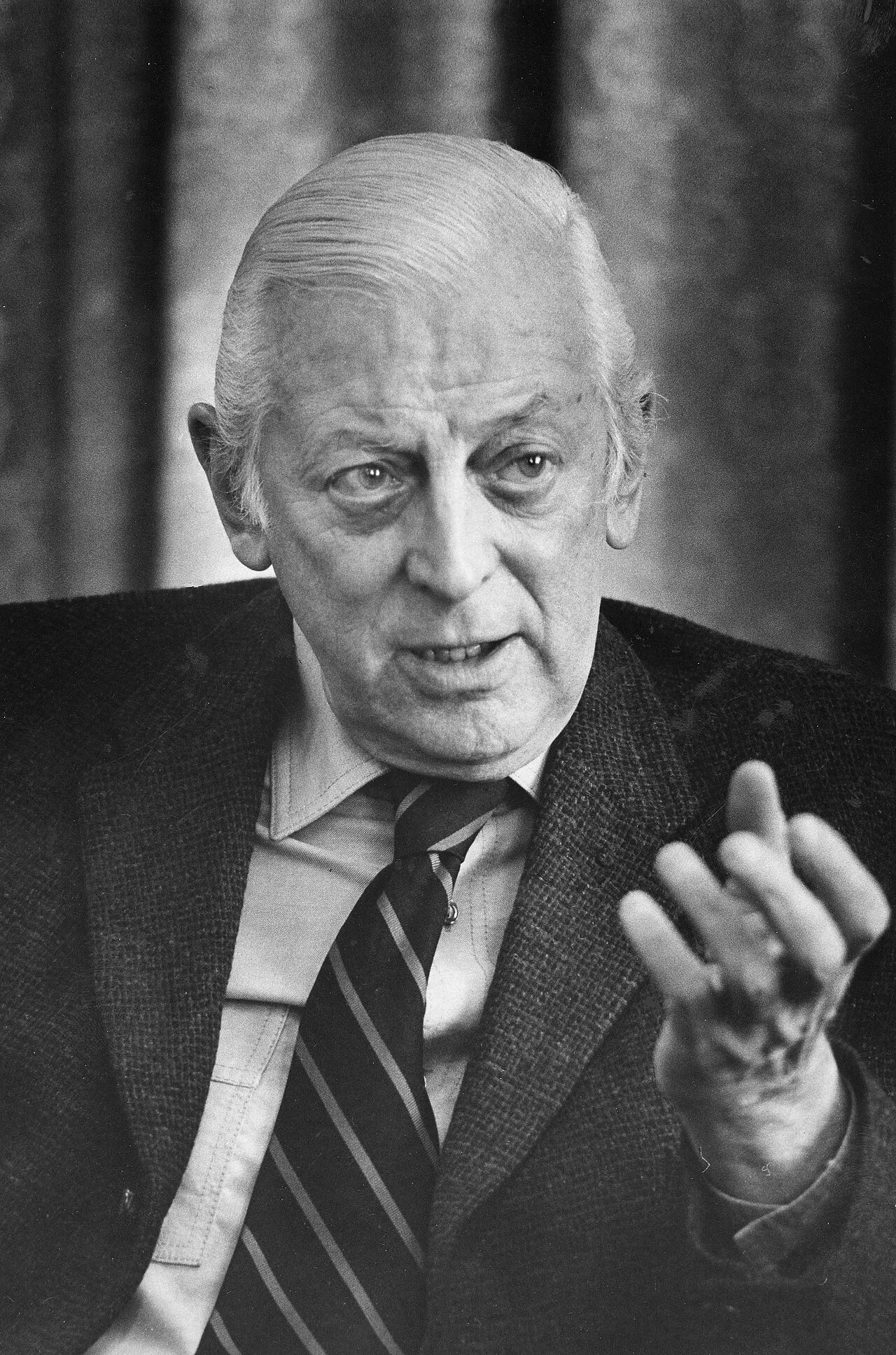 Porträt von Alistair Cooke (1908–2004) – Gedenkseite