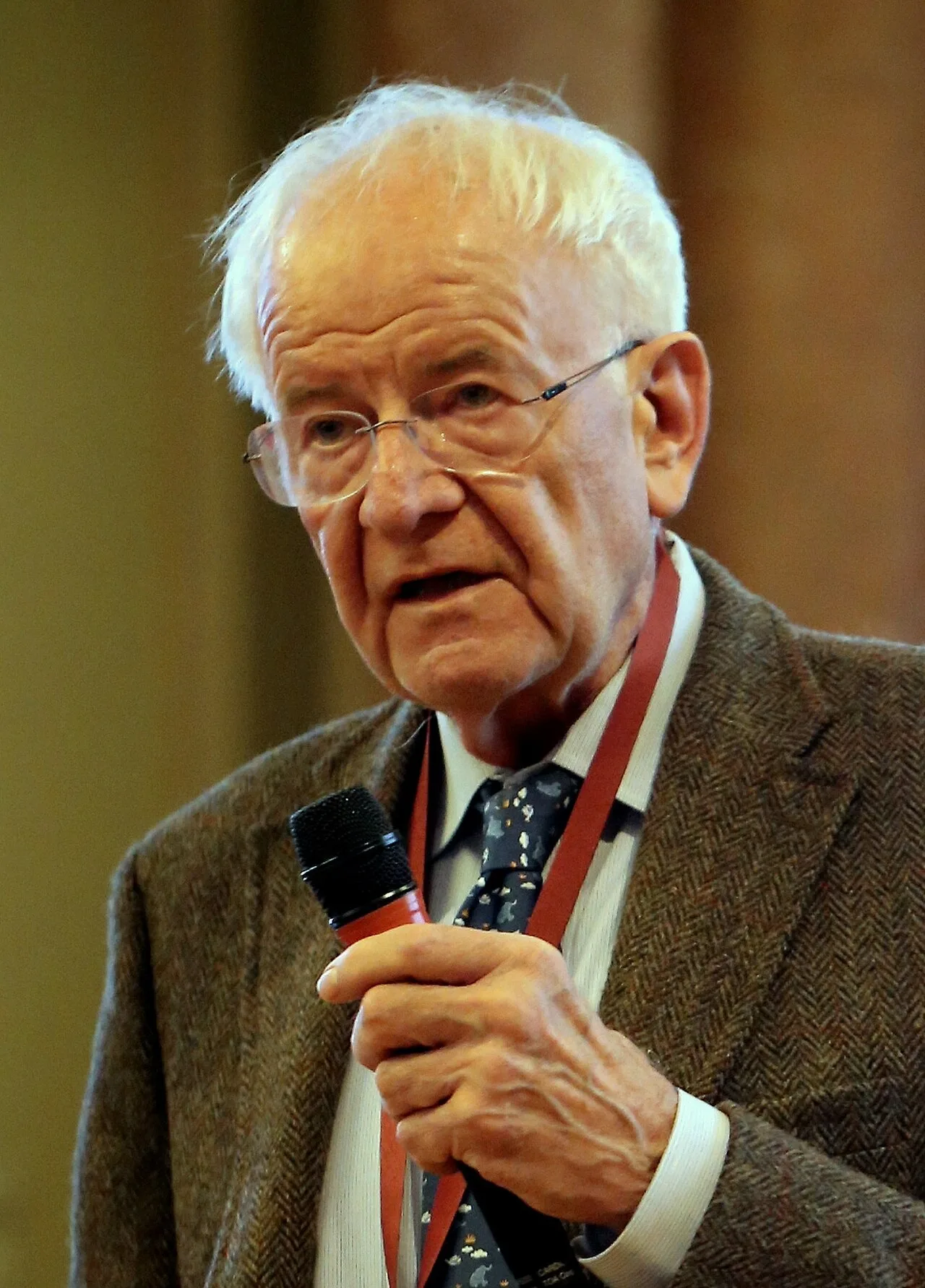 Portrait of Roman Jackiw (1939–2023) – memorial page
