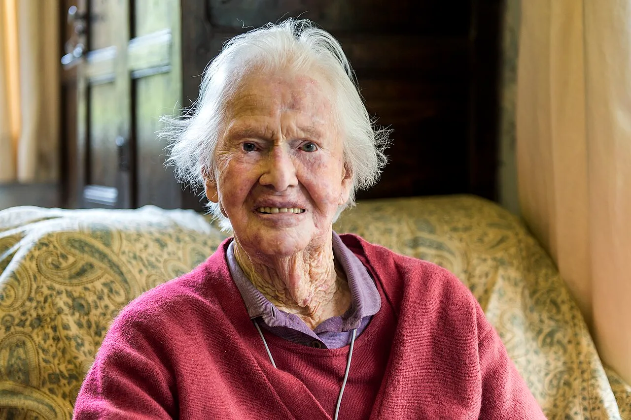Portrait of Nancy Sandars (1914–2015) – memorial page