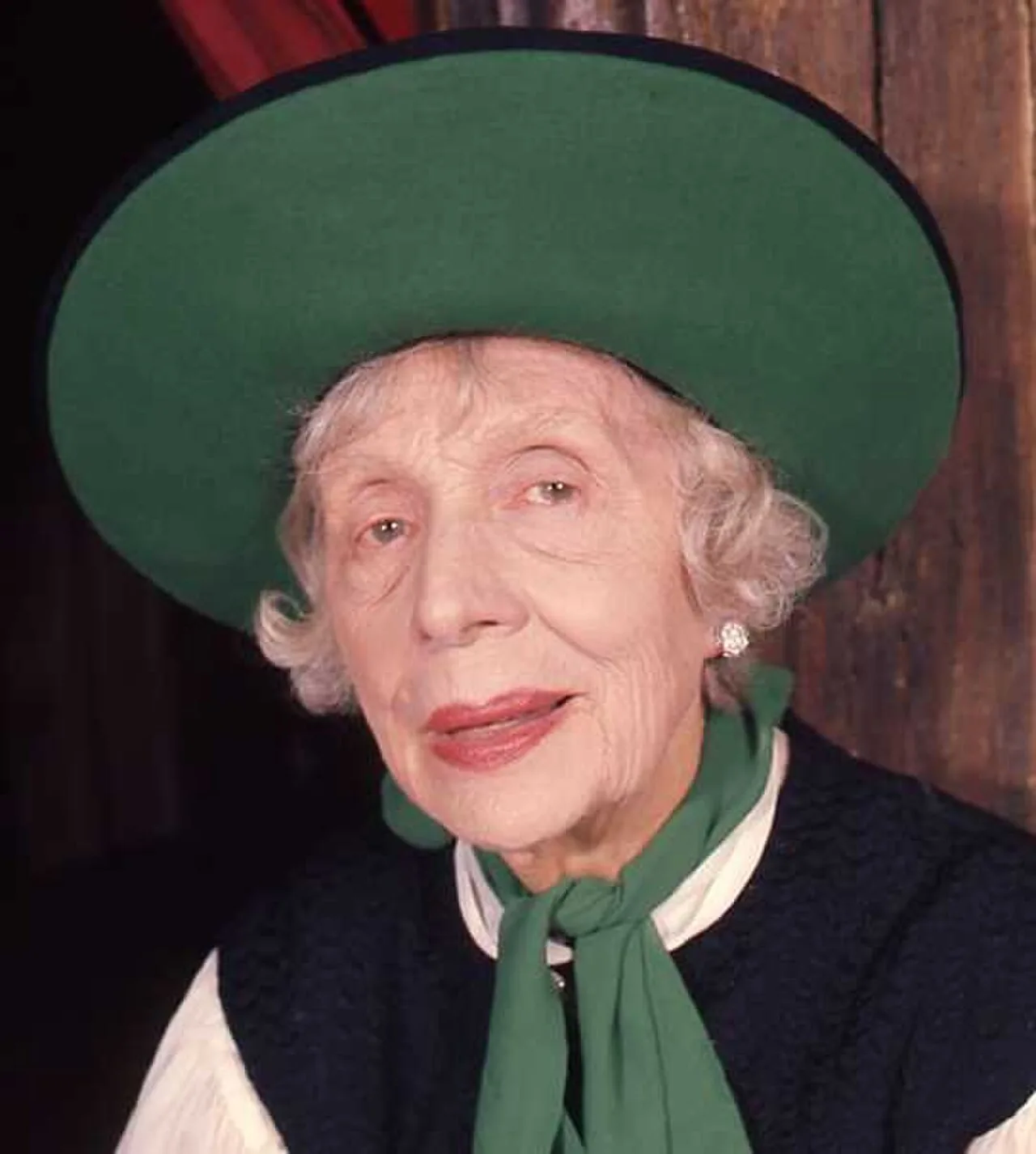 Porträt von Edith Evans (1888–1976) – Gedenkseite