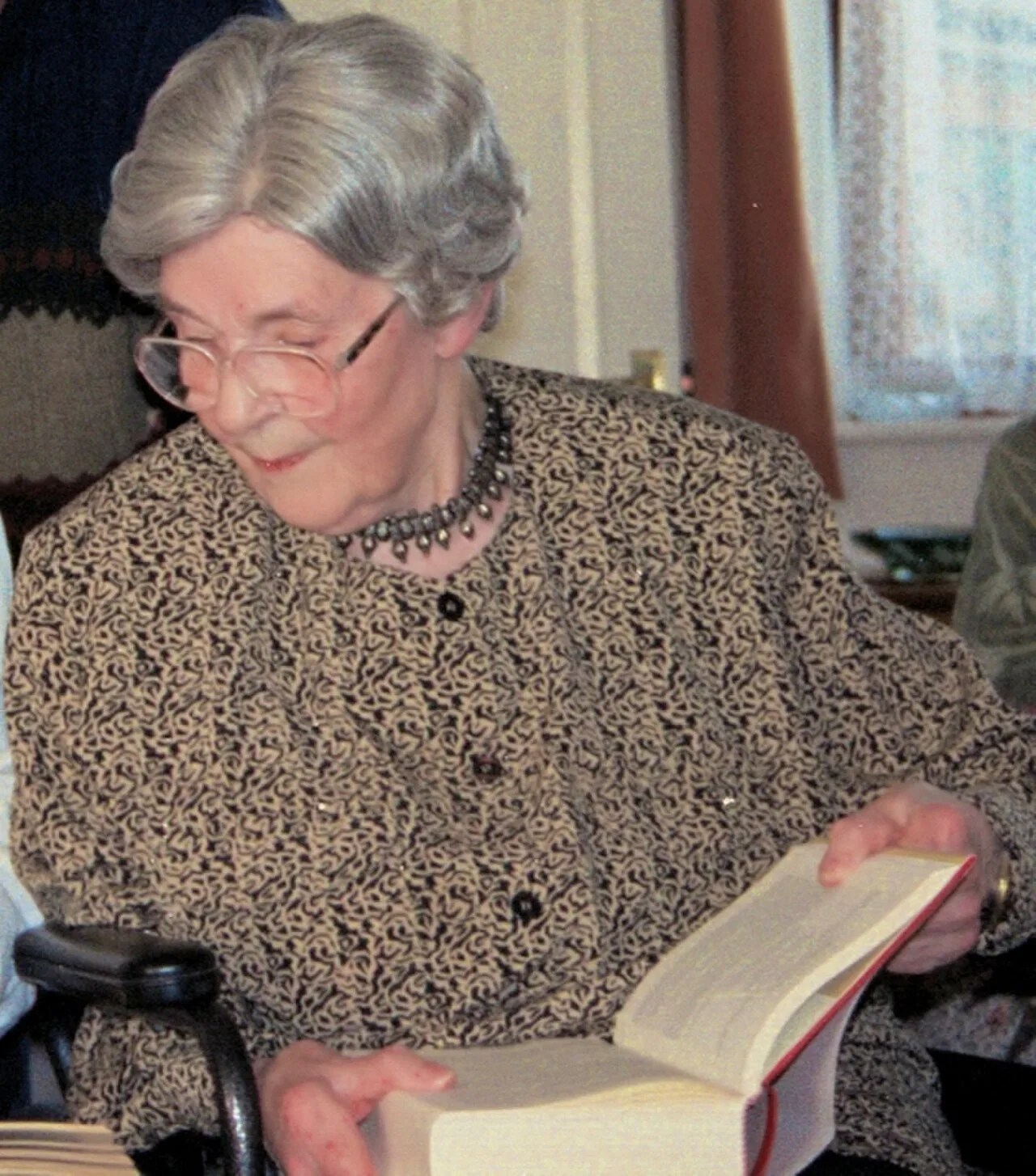Porträt von Edith Pargeter (1913–1995) – Gedenkseite