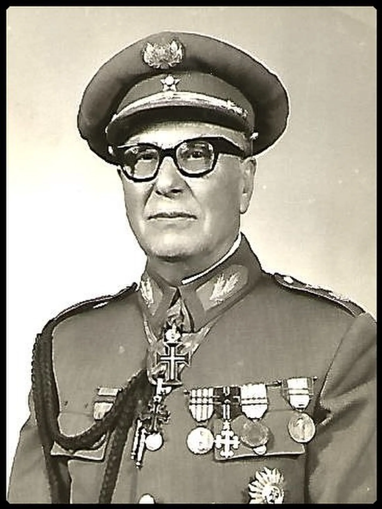 Portrait of Francisco Filipe dos Santos Caravana (1893–1983) – memorial page