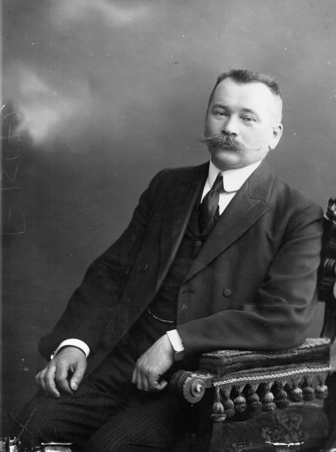 Porträt von Alexander Alexandrovich Vasiliev (1867–1953) – Gedenkseite