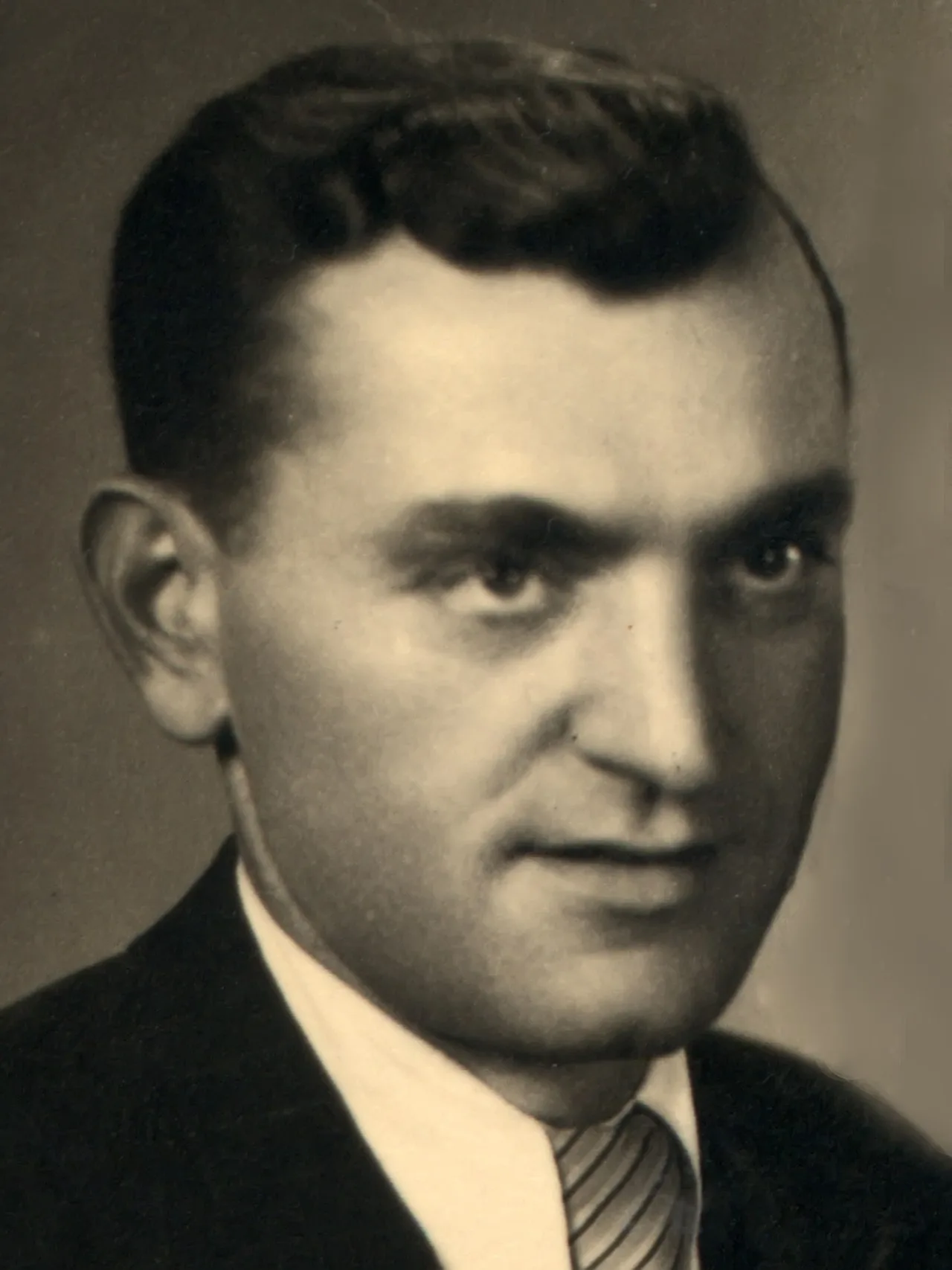 Portrait of Aram Satunz (1913–1990) – memorial page