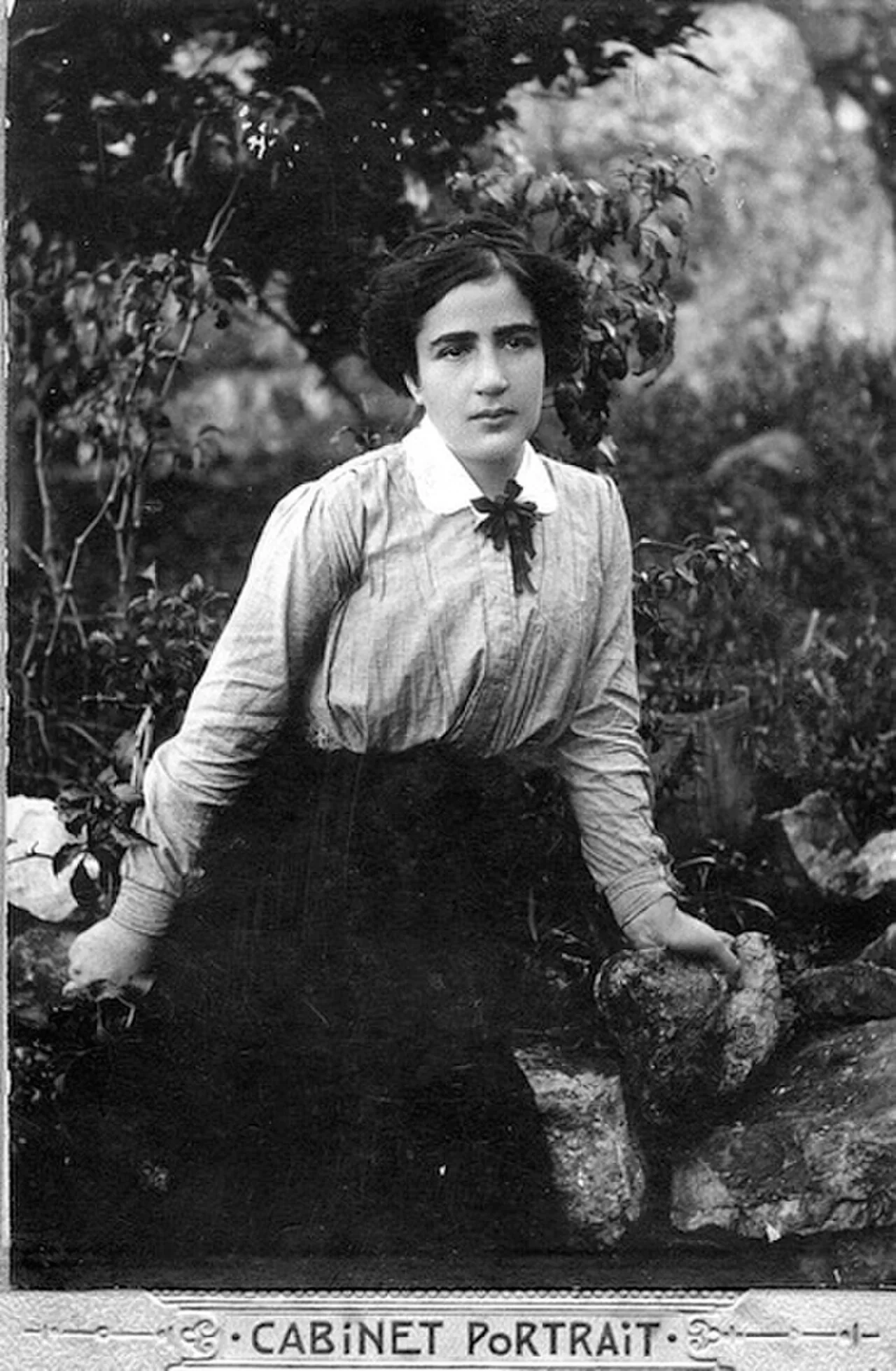 Porträt von Gita Dunie-Weizman (1887–1975) – Gedenkseite