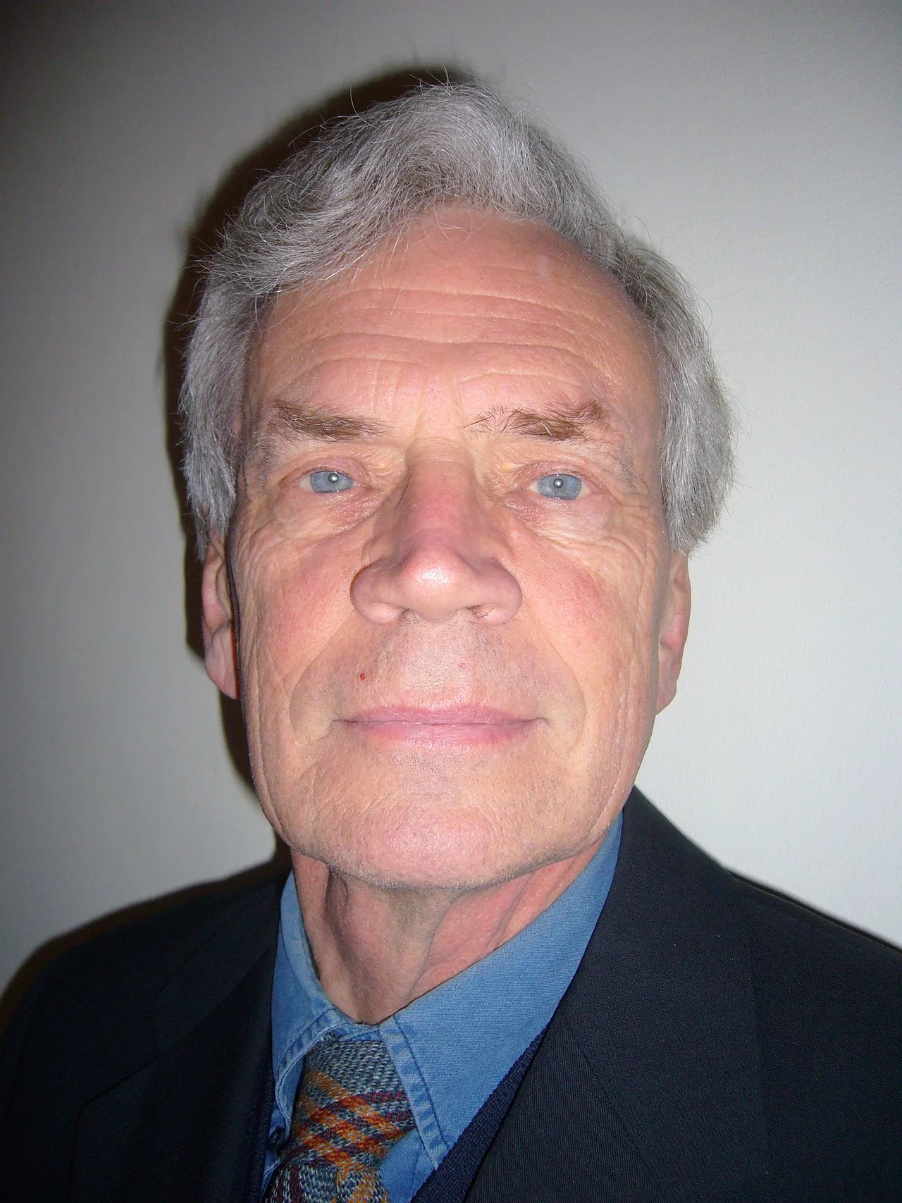 Portrait of Jens Arnbak (1943–2017) – memorial page