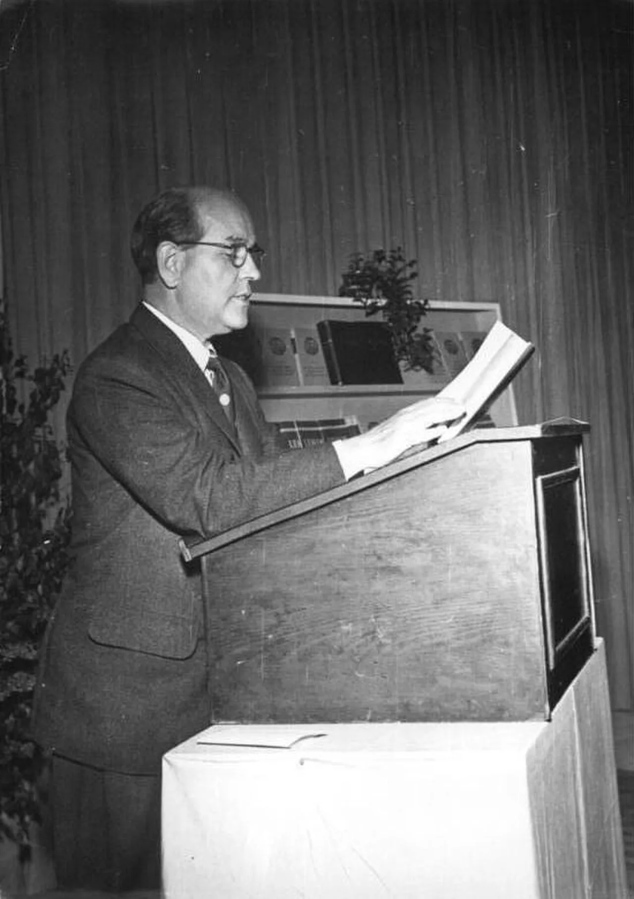 Portrait of Wieland Herzfelde (1896–1988) – memorial page