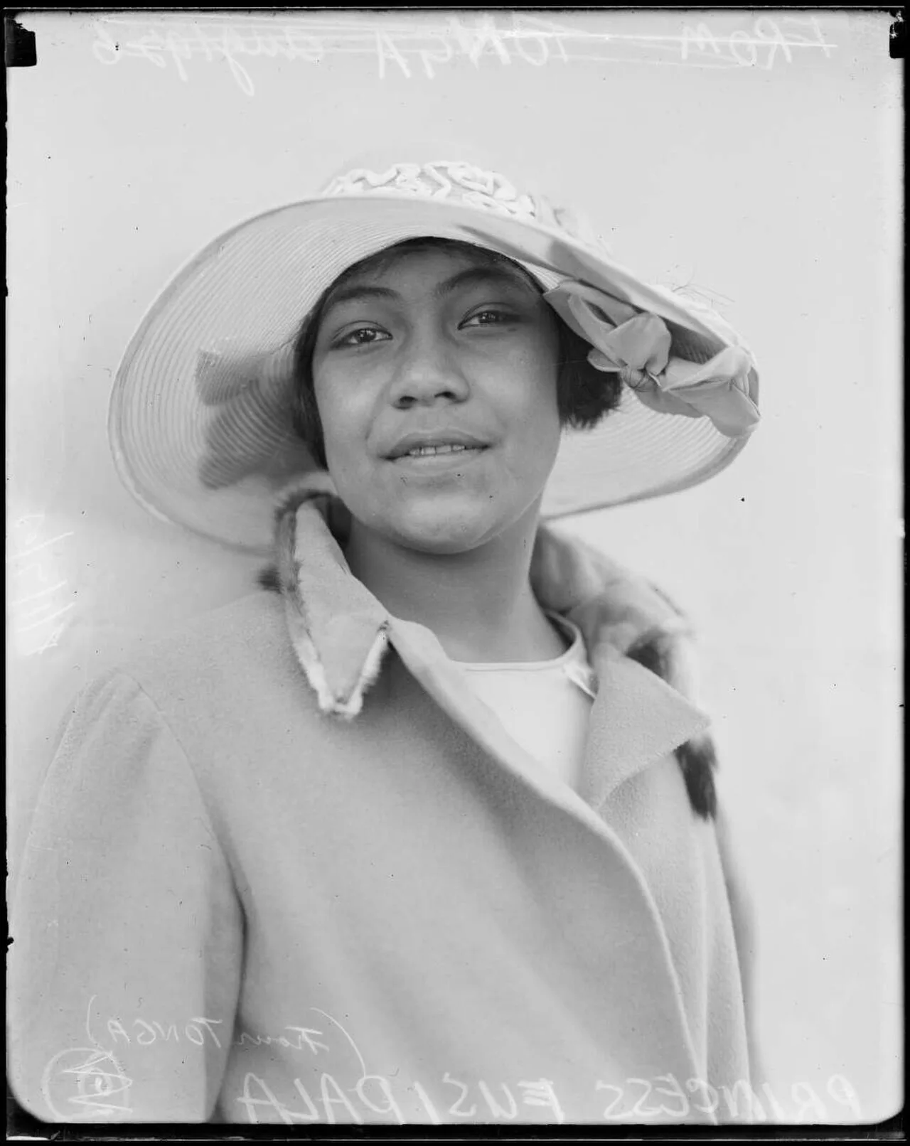 Porträt von Princess ʻElisiva Fusipala Taukiʻonetuku of Tonga (1912–1933) – Gedenkseite