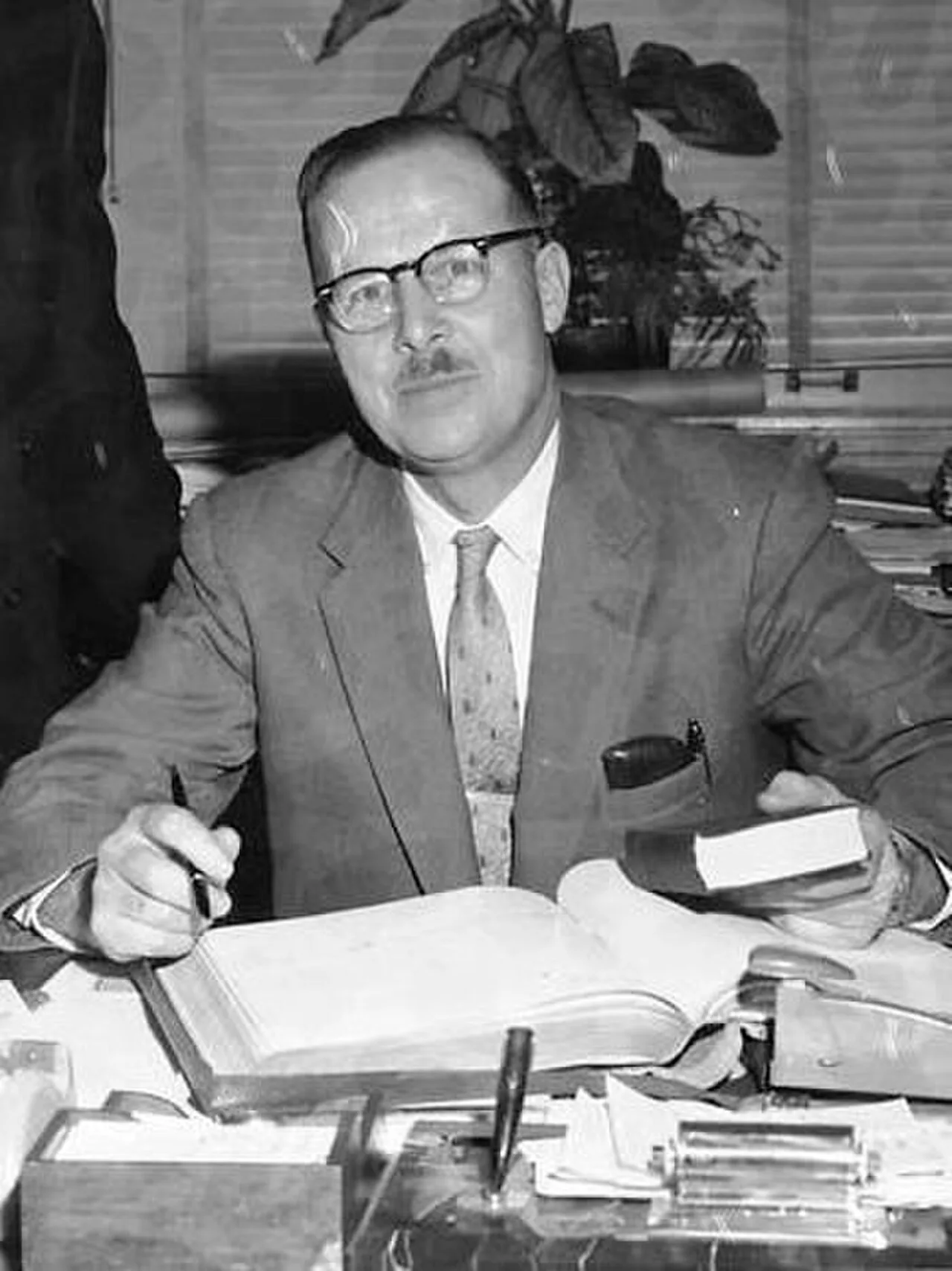 Porträt von William Dennison (1905–1981) – Gedenkseite