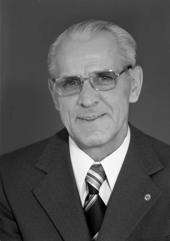 Portrait of Willi Stoph (1914–1999) – memorial page