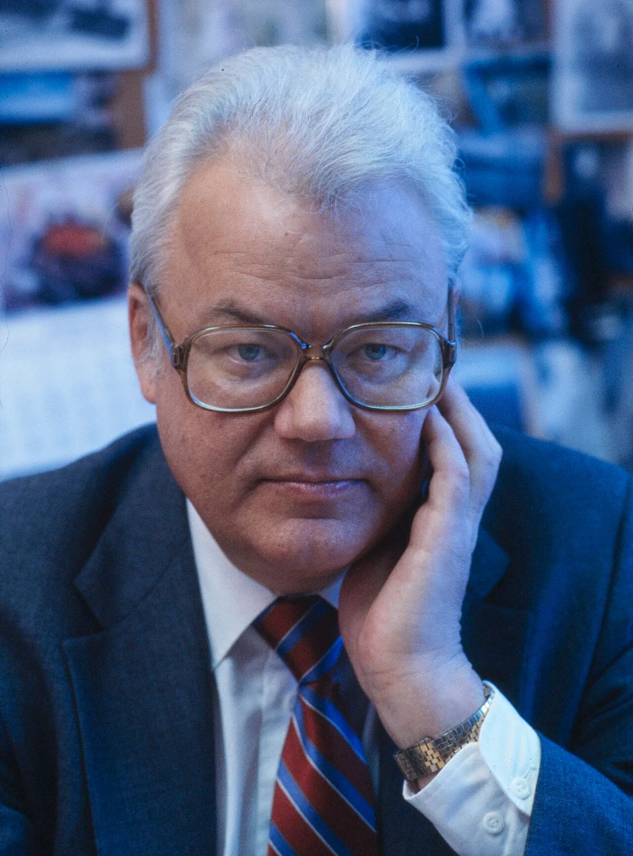 Porträt von Arkadij Nikolajewitsch Schewtschenko (1930–1998) – Gedenkseite