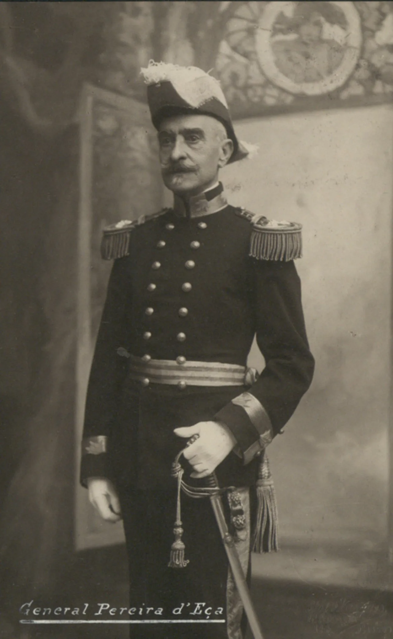 Porträt von António Júlio da Costa Pereira de Eça (1852–1917) – Gedenkseite